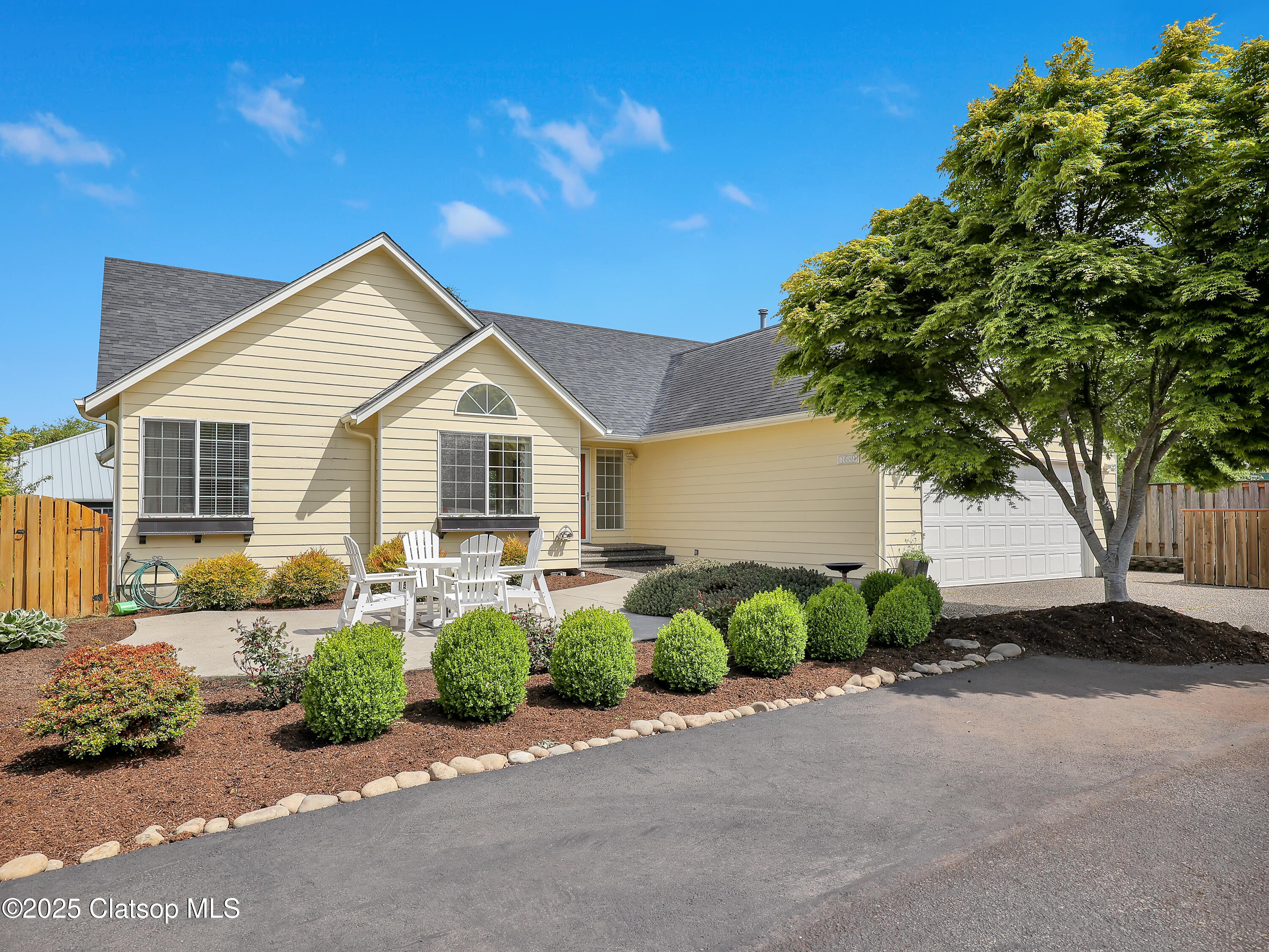 1689 Huckleberry Drive Property Photo 1