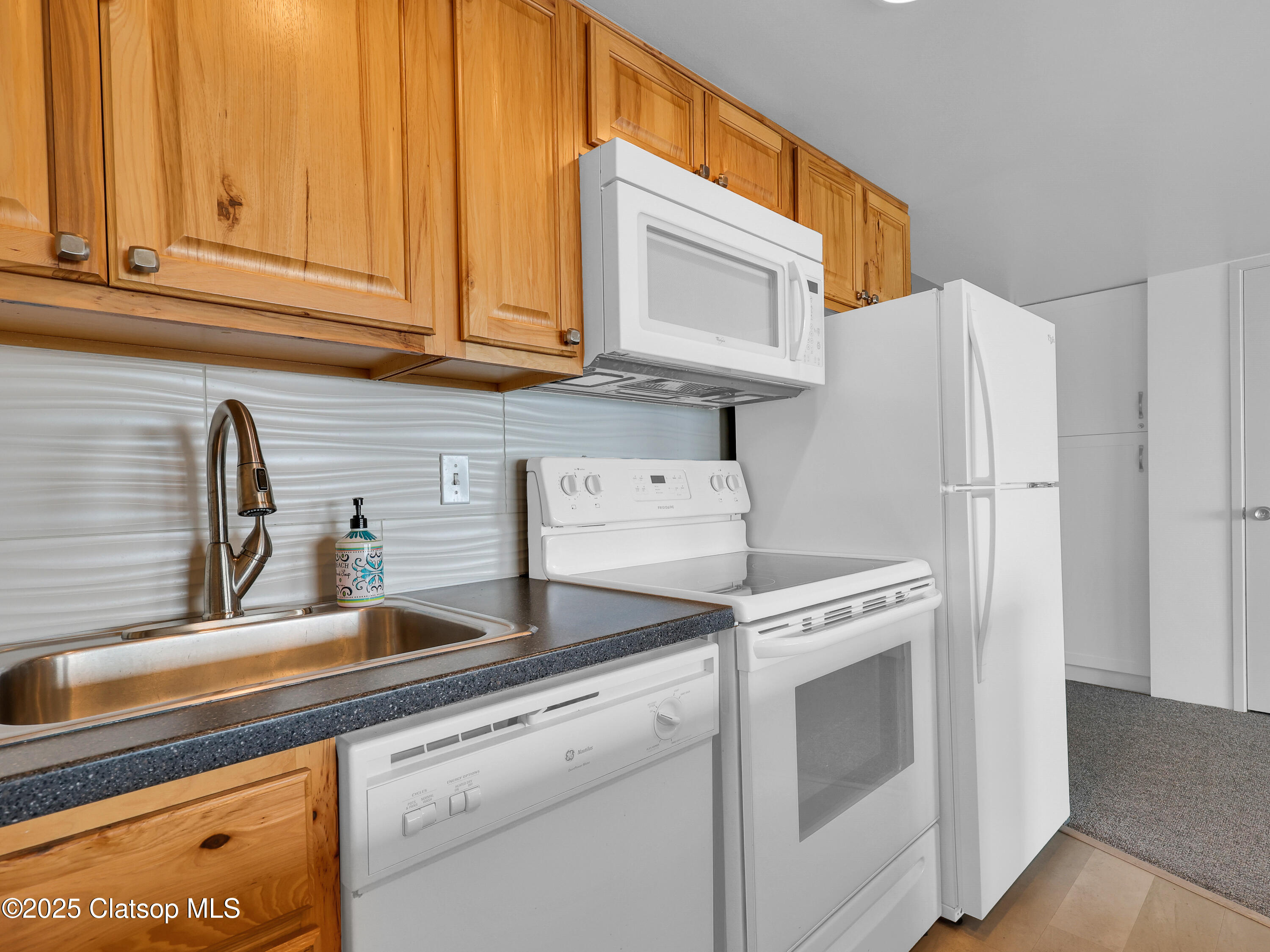 1146 N Gearhart House Condo Property Photo 12