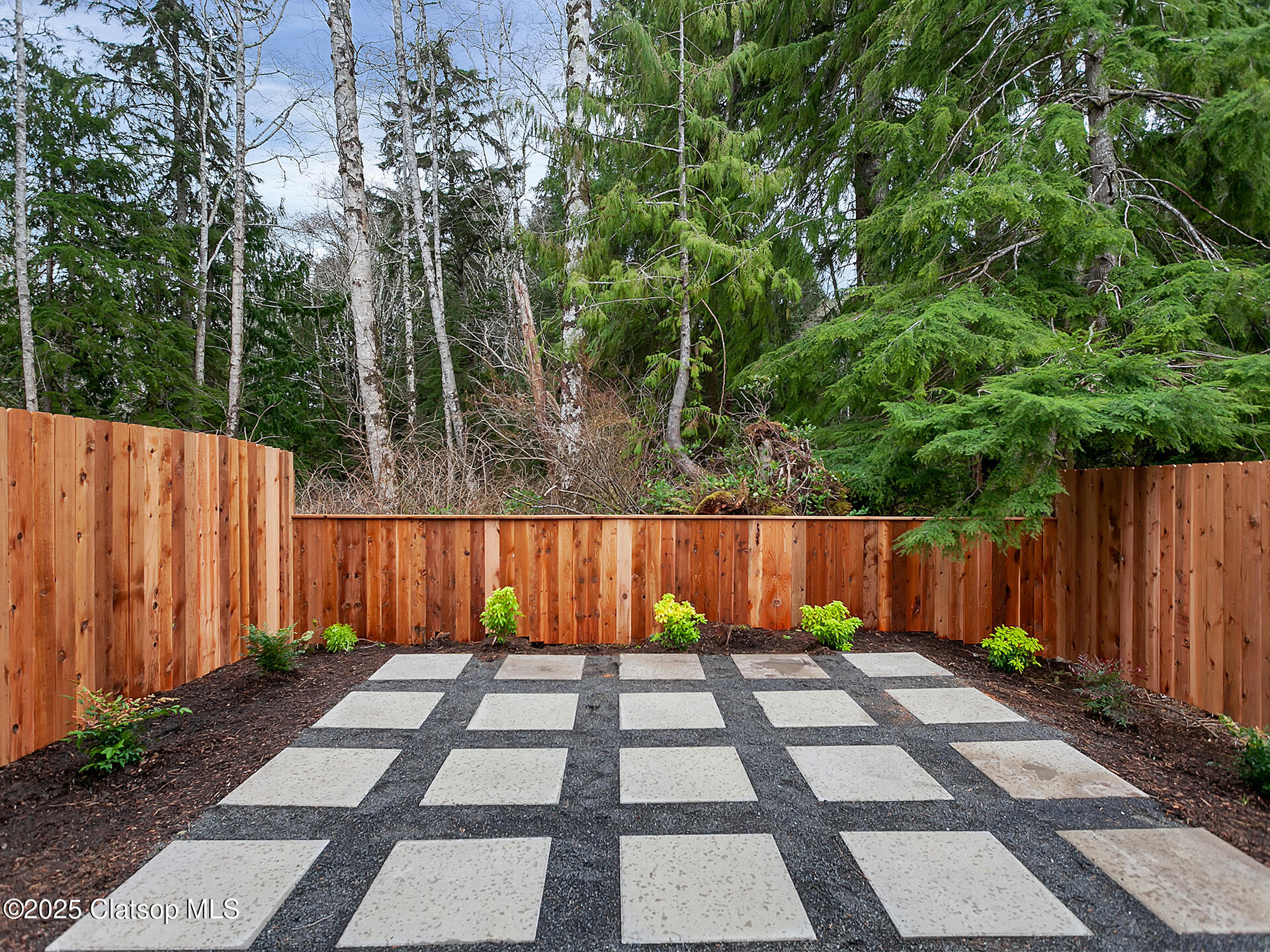 1096/1098 Ne 12th Avenue Property Photo 4