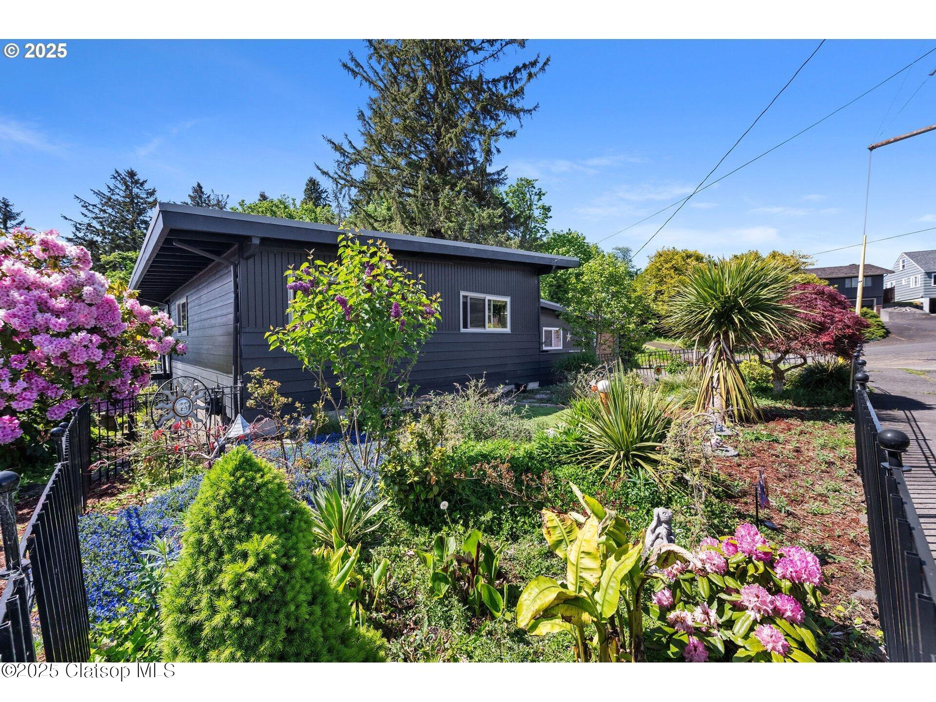 404 Chinook Avenue Property Photo 5