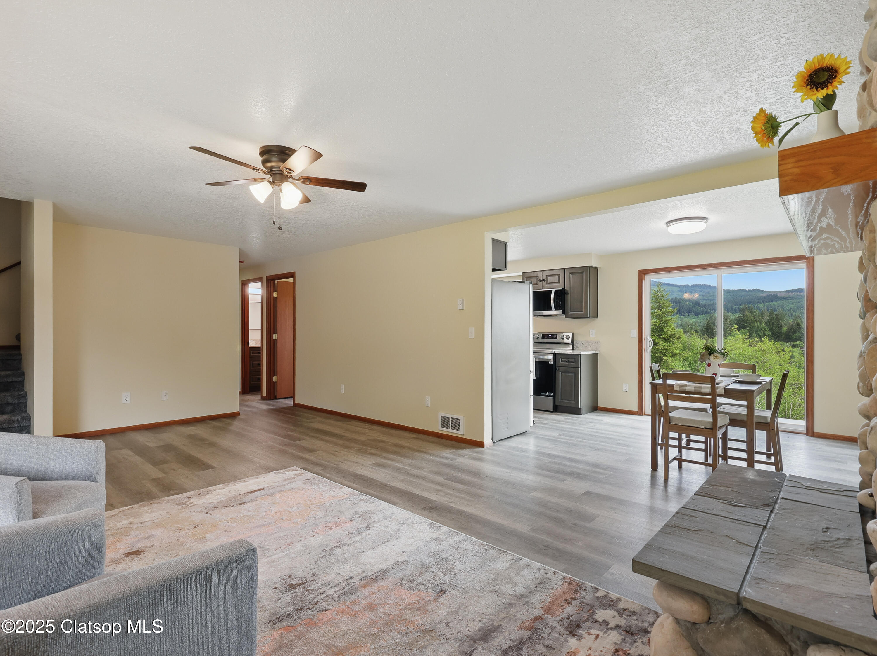 41390 Rolling Stones Lane Property Photo 12
