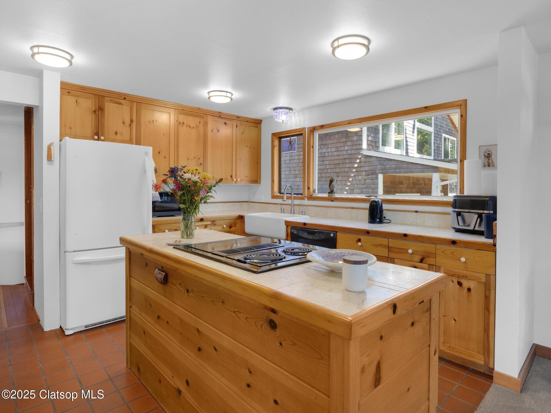 164 E Susitna Property Photo 6