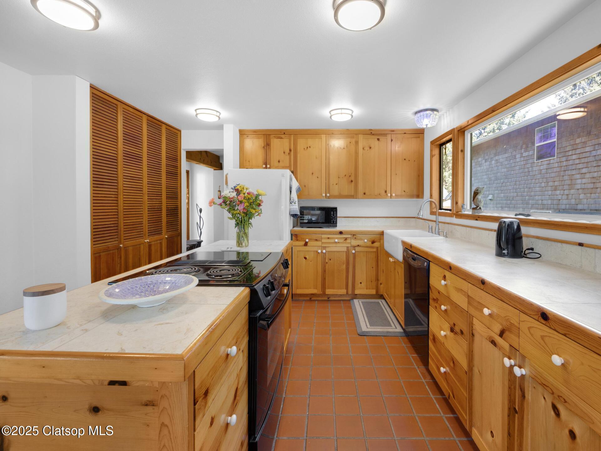164 E Susitna Property Photo 7