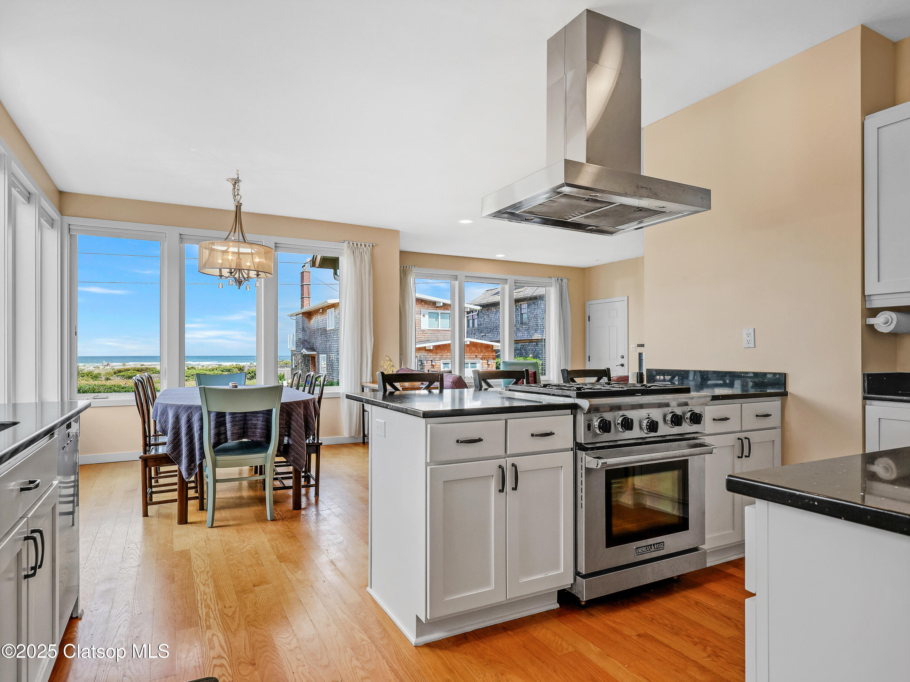 2385 Ocean Vista Drive Property Photo 8