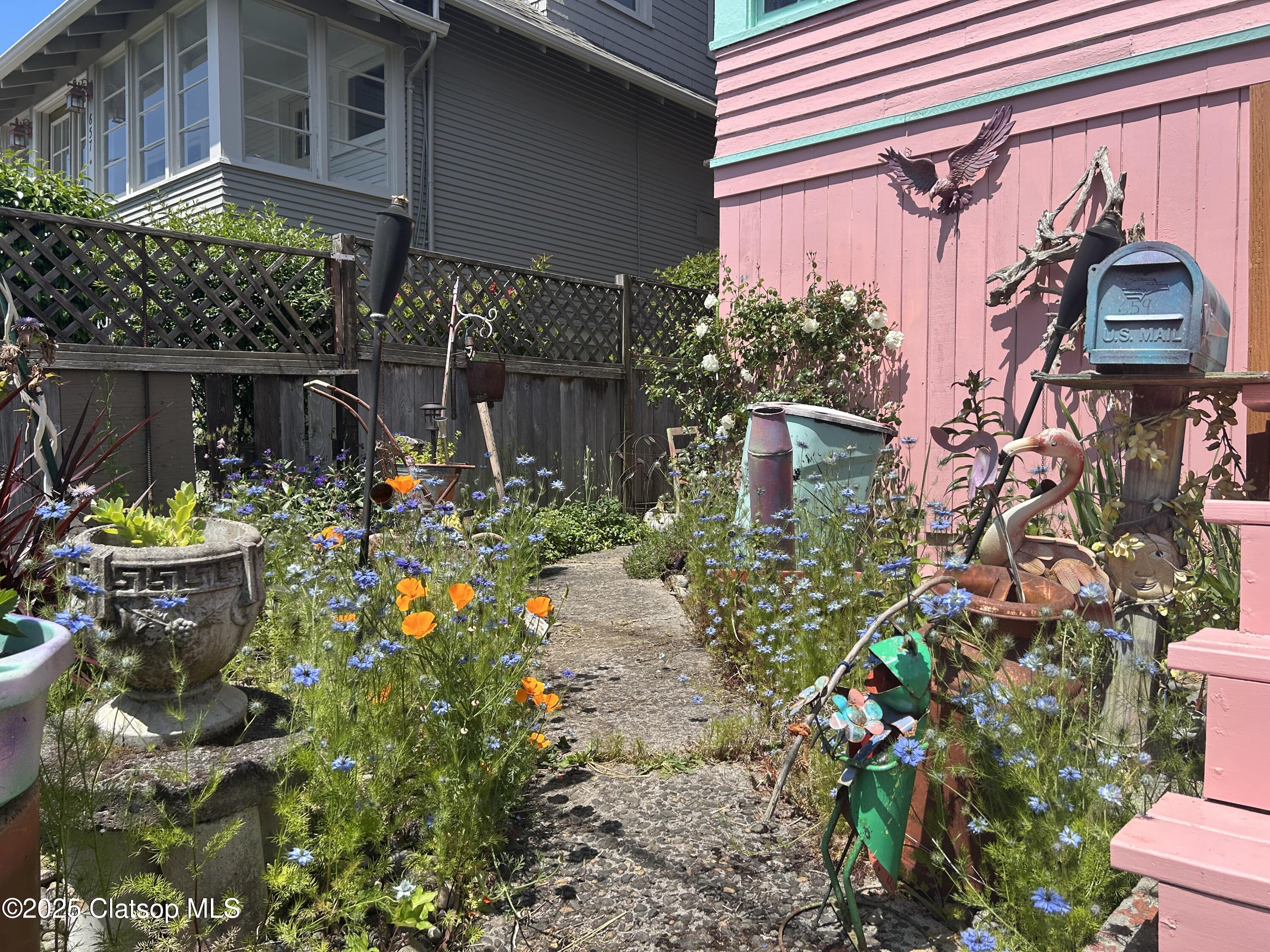 659 Florence Avenue Property Photo 13