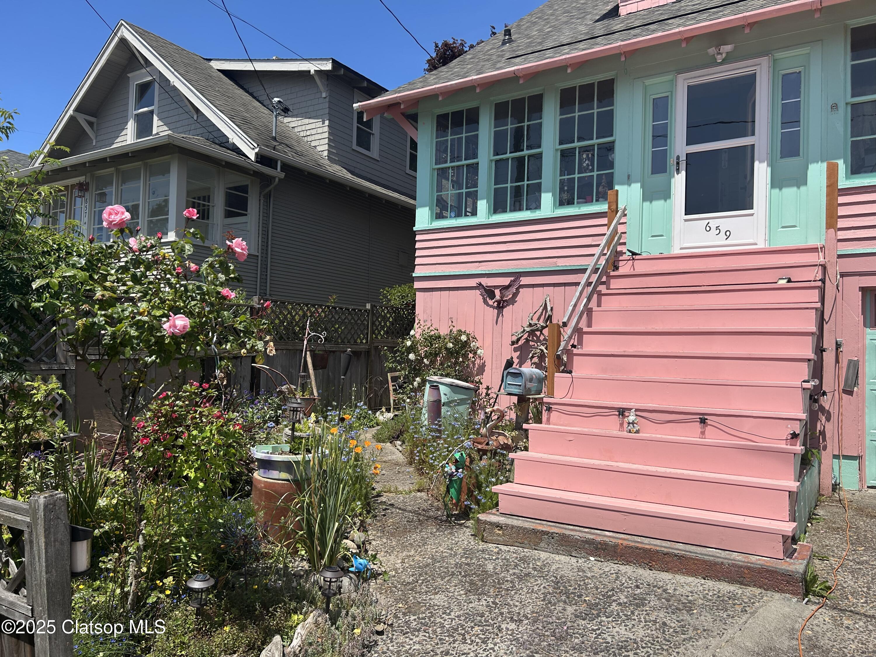 659 Florence Avenue Property Photo 14