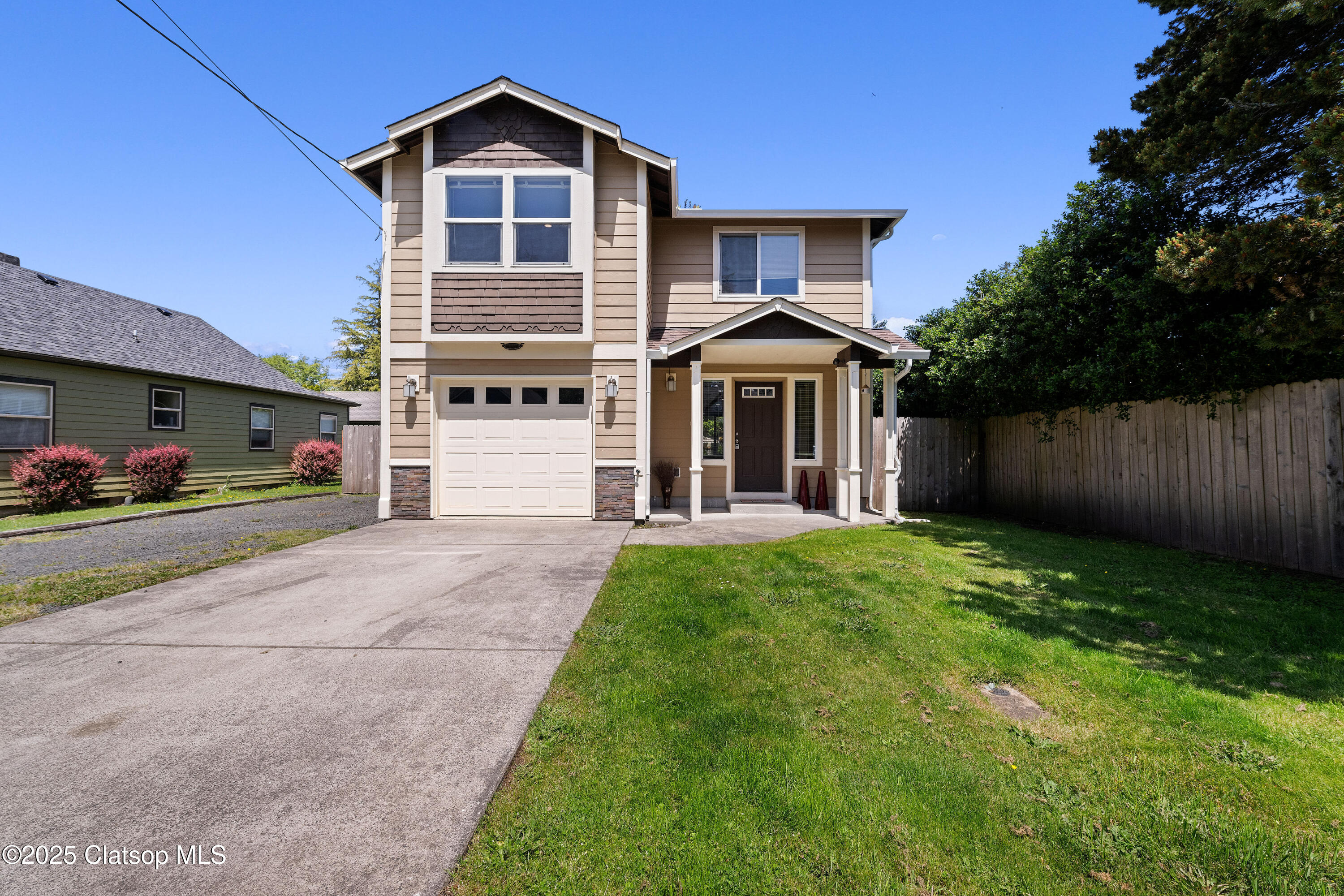 1225 3rd Property Photo 4