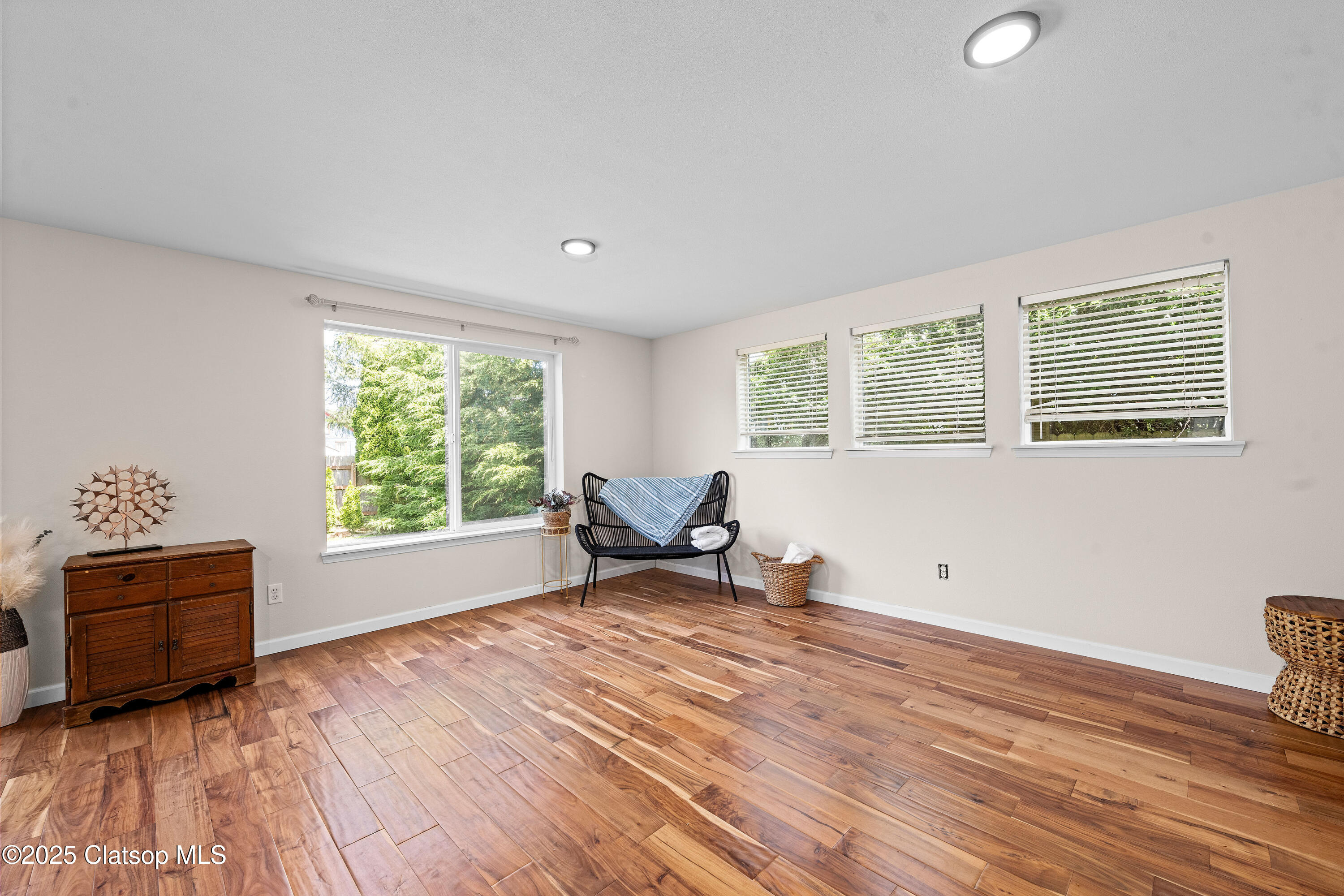 1225 3rd Property Photo 8