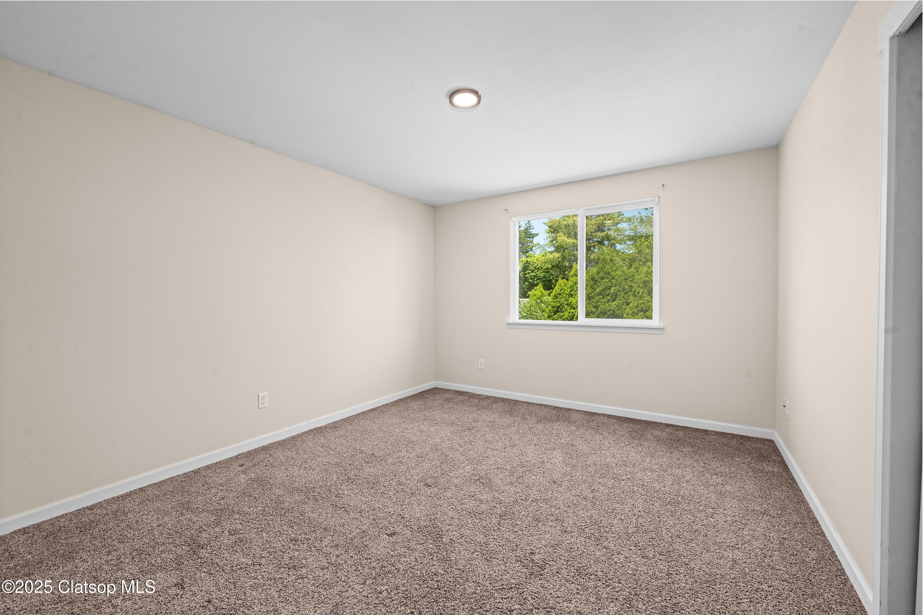 1225 3rd Property Photo 31