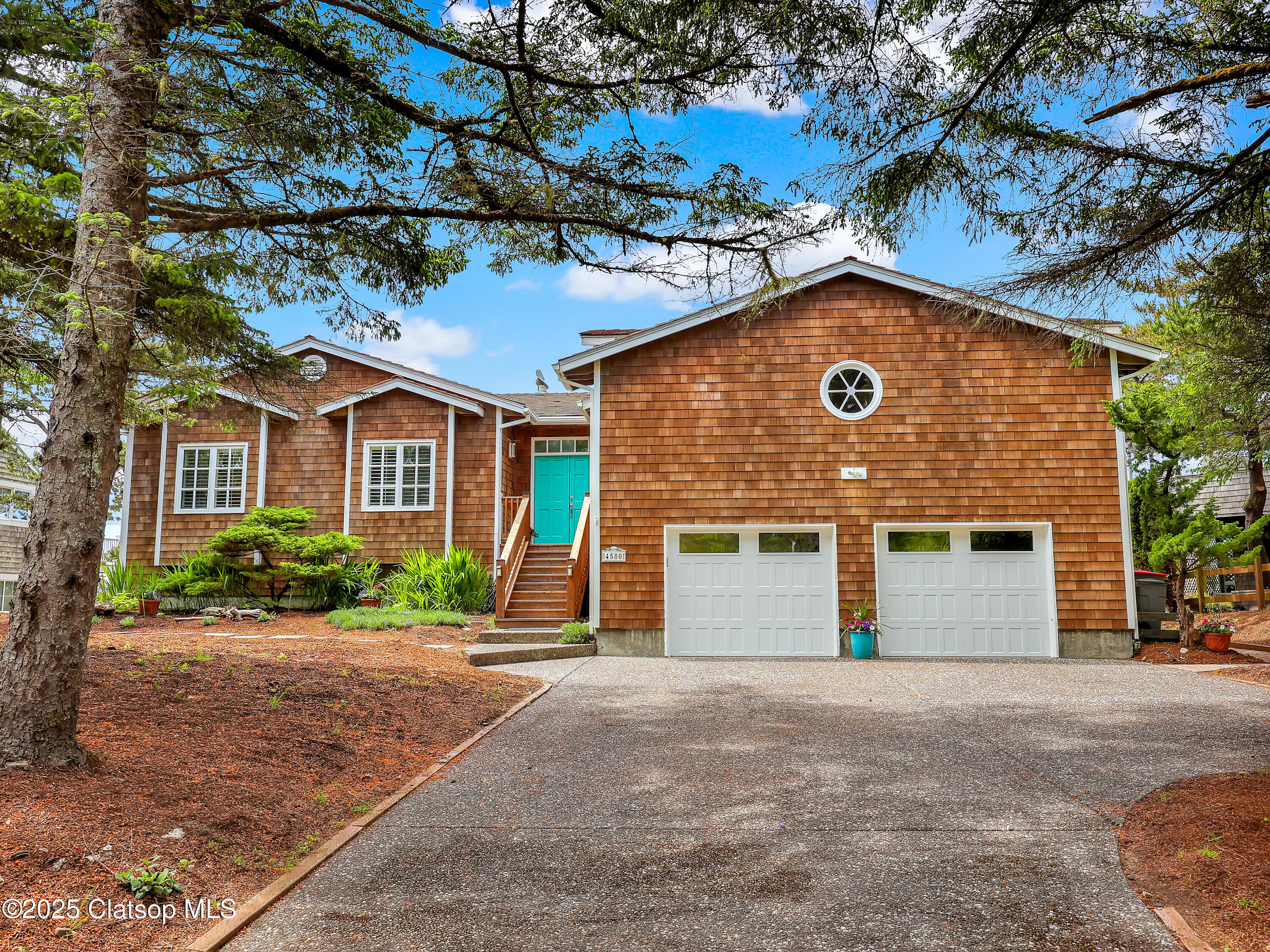 4580 Fairway Avenue Property Photo 4