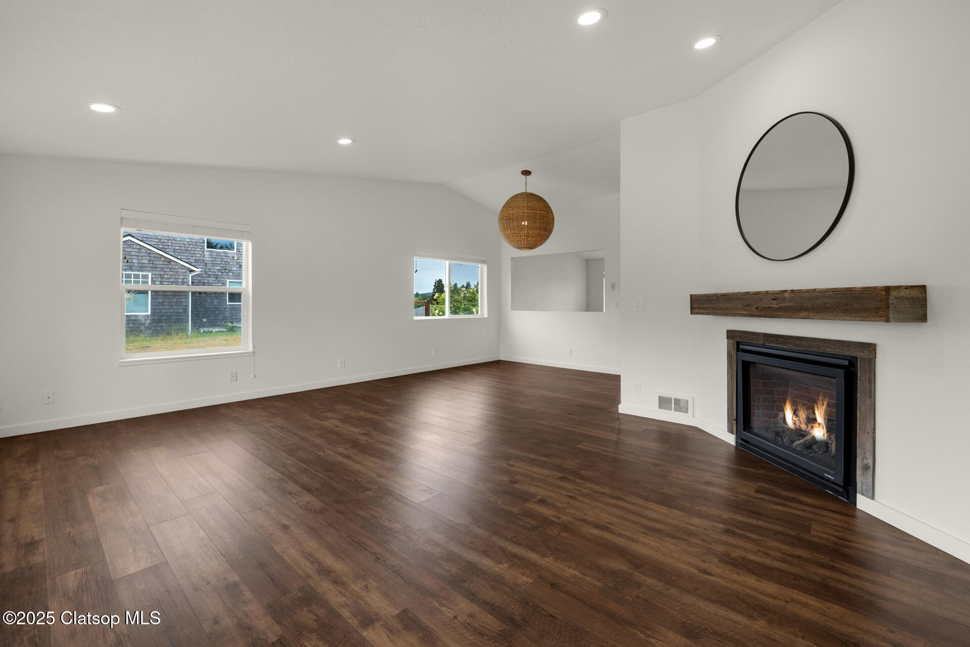 657 Summit Avenue Property Photo 13