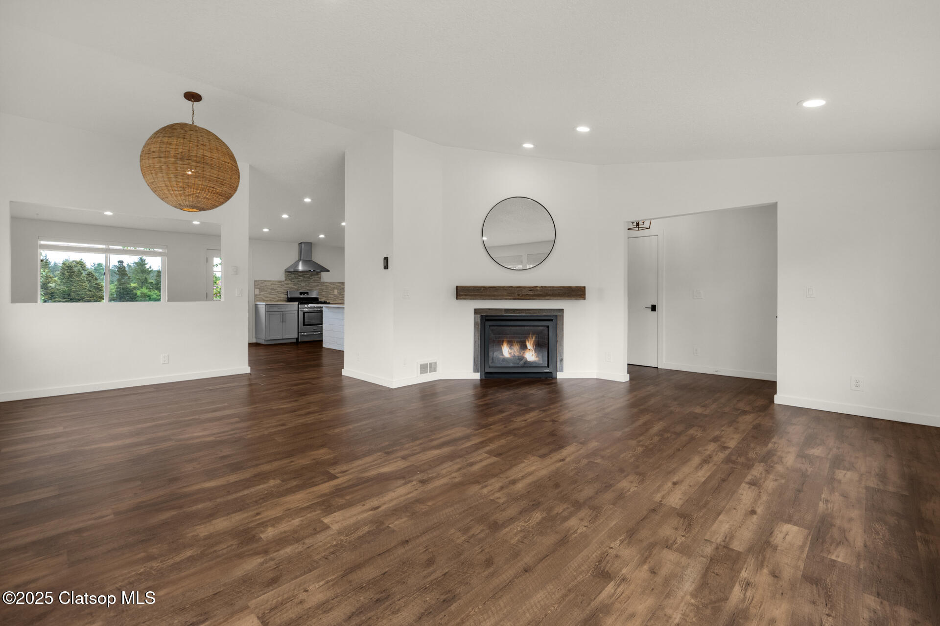 657 Summit Avenue Property Photo 14
