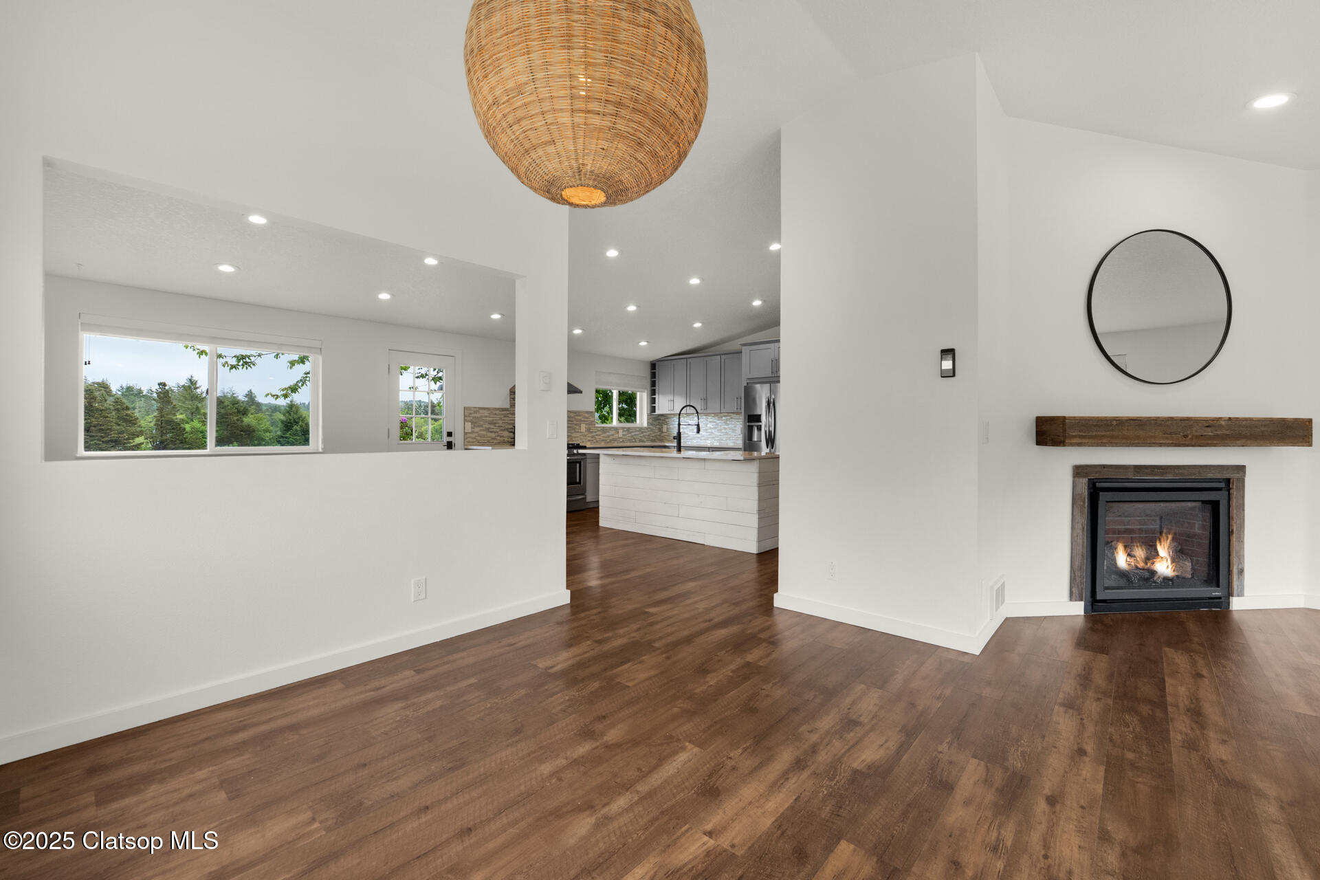657 Summit Avenue Property Photo 15