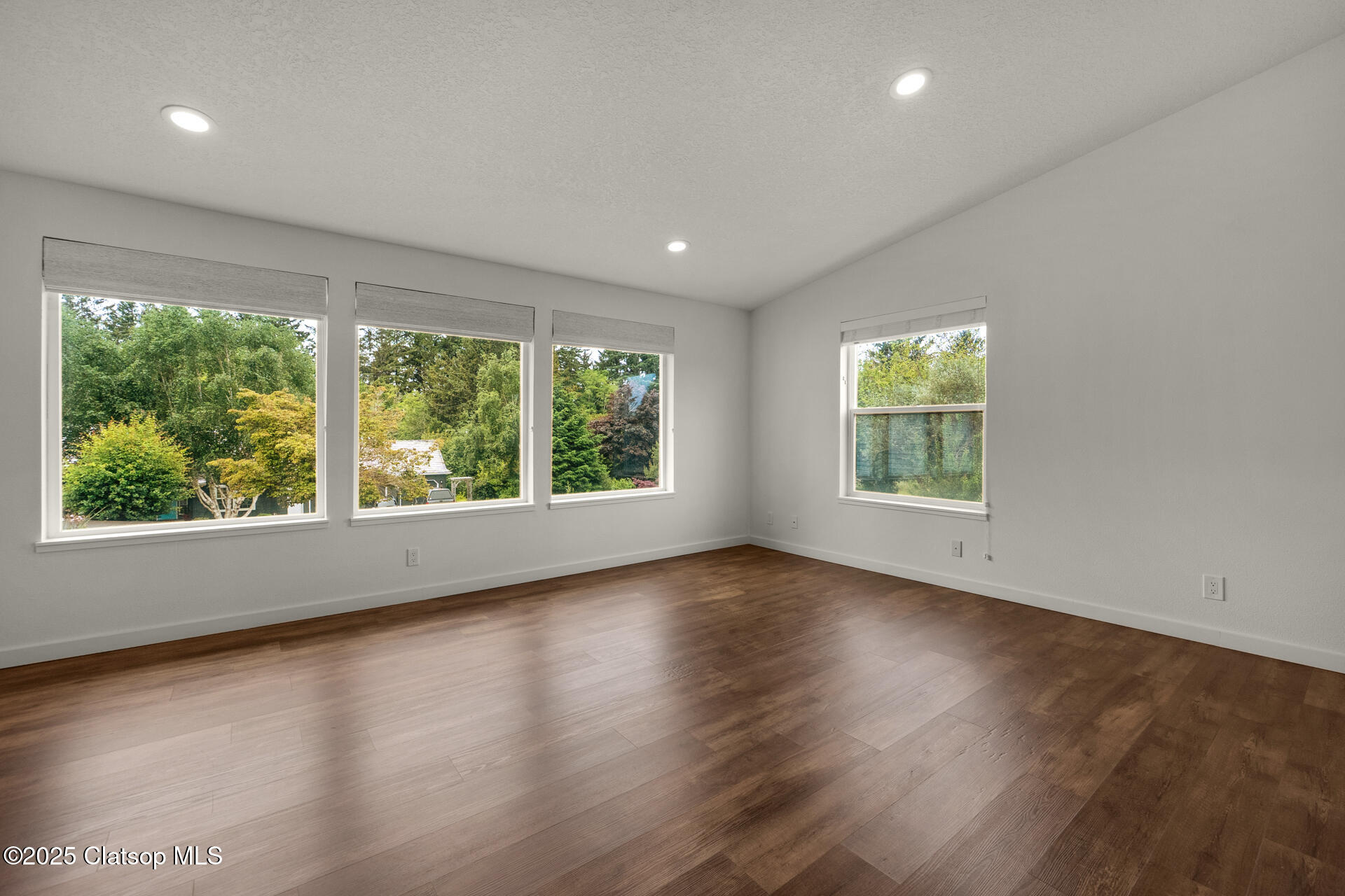 657 Summit Avenue Property Photo 20