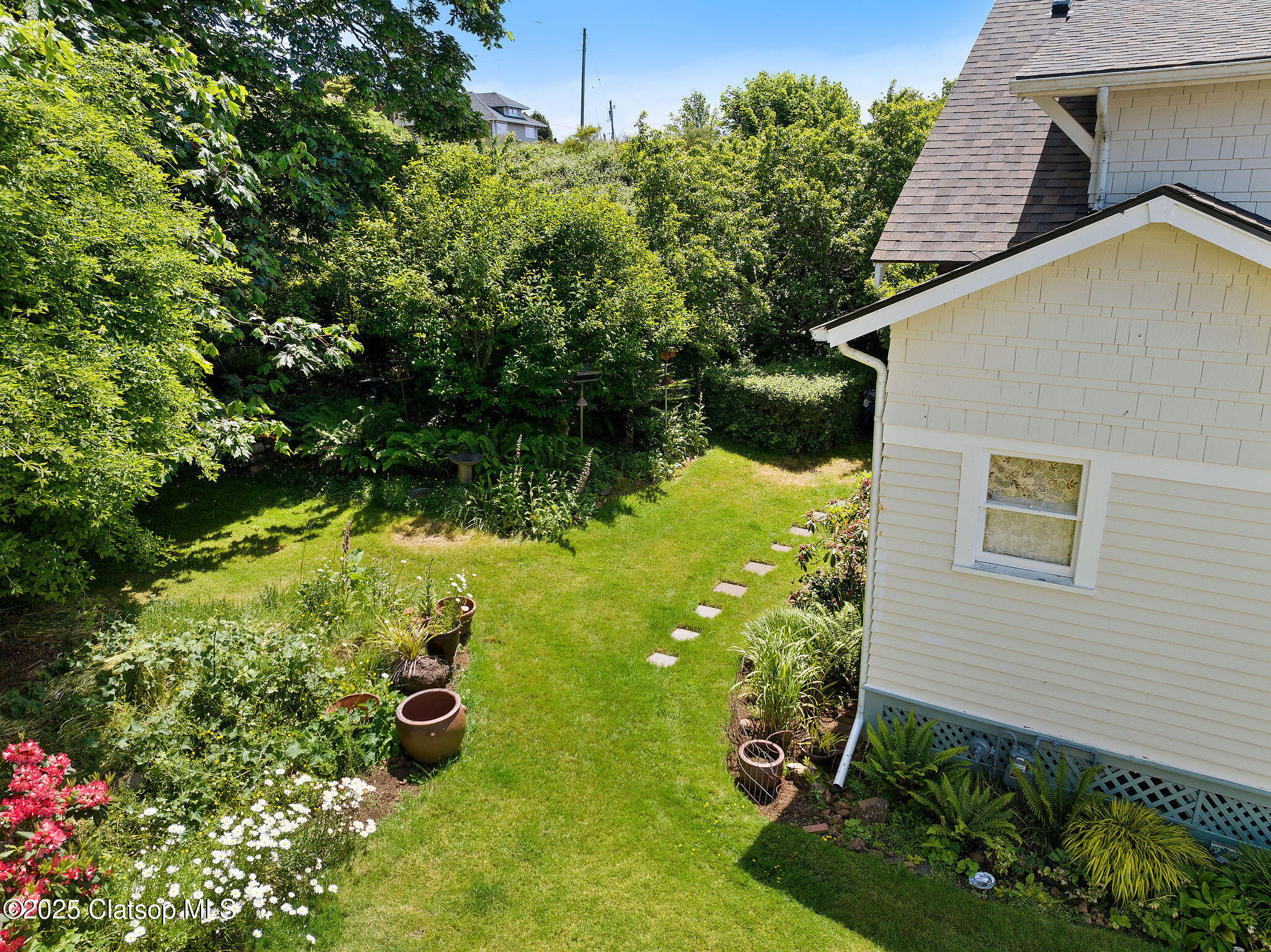 571 Rivington Avenue Property Photo 5