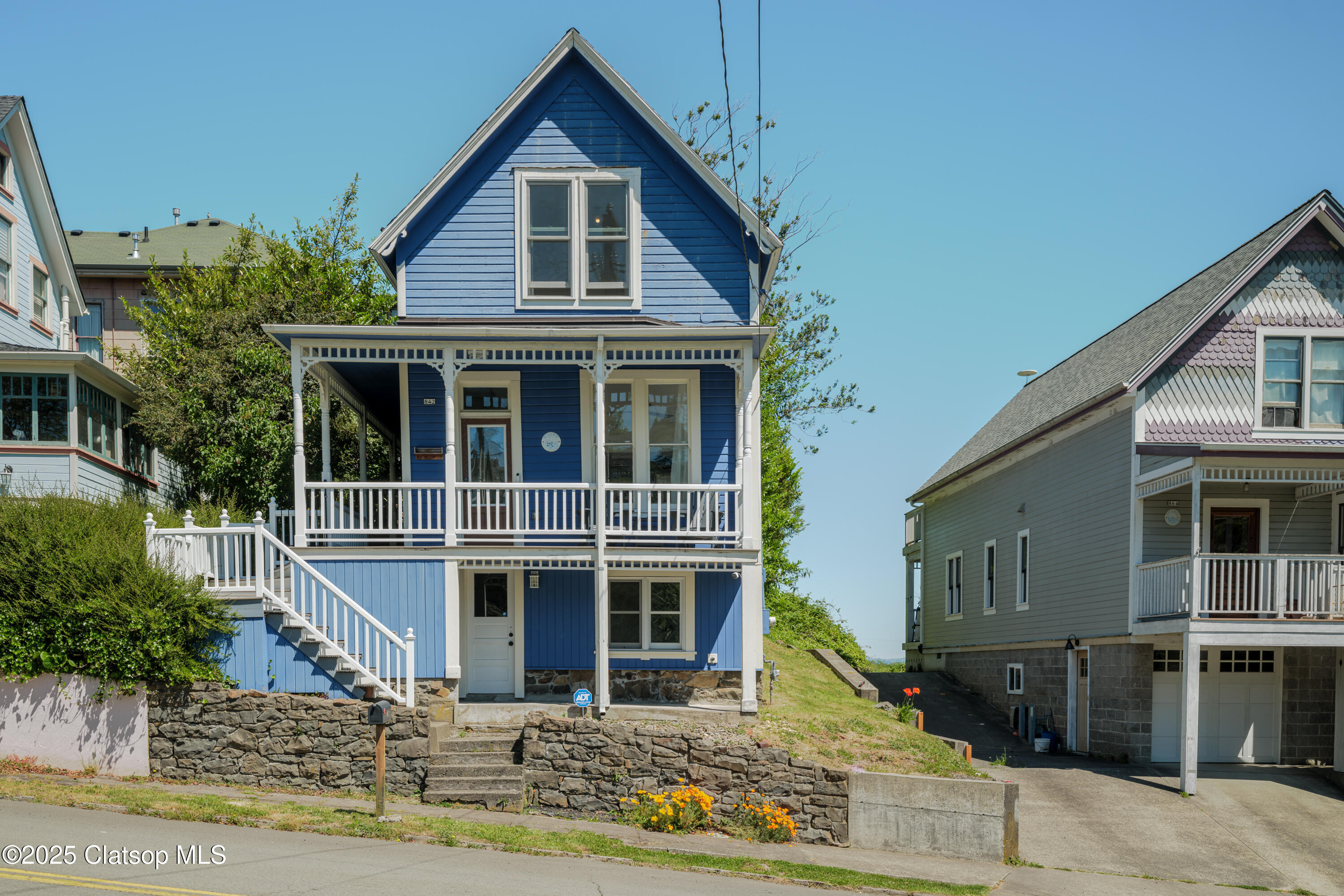 842 Irving Avenue Property Photo 4