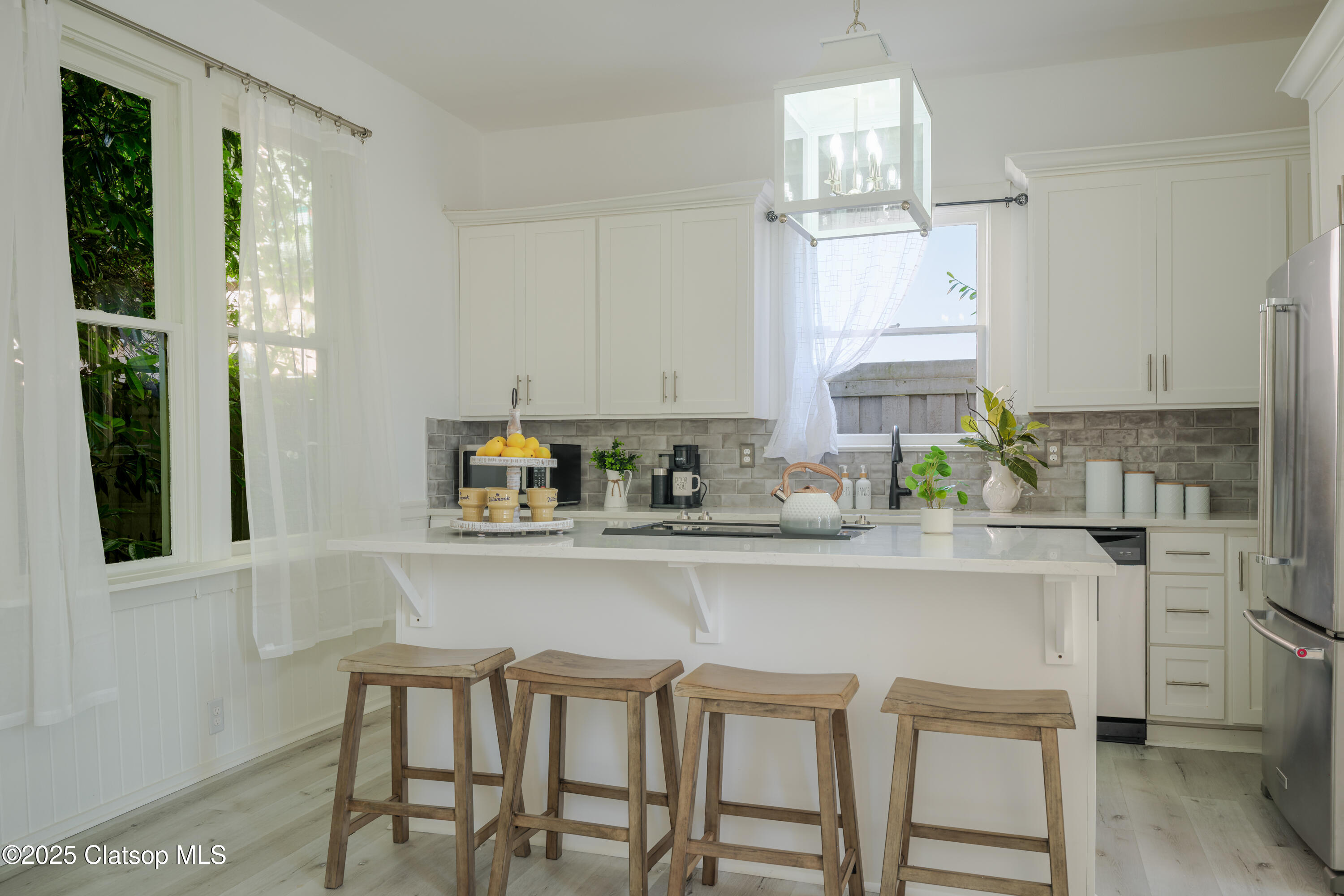 842 Irving Avenue Property Photo 12