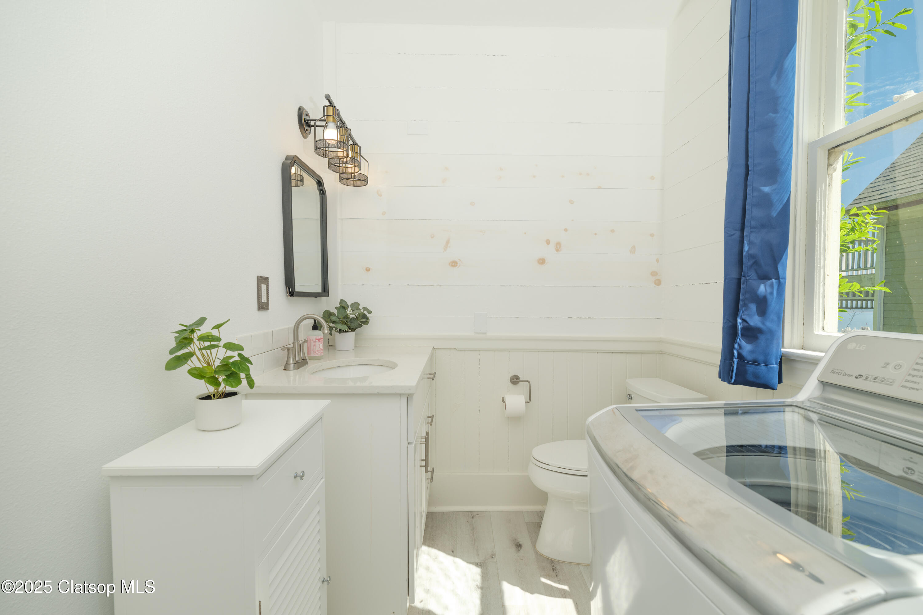 842 Irving Avenue Property Photo 18