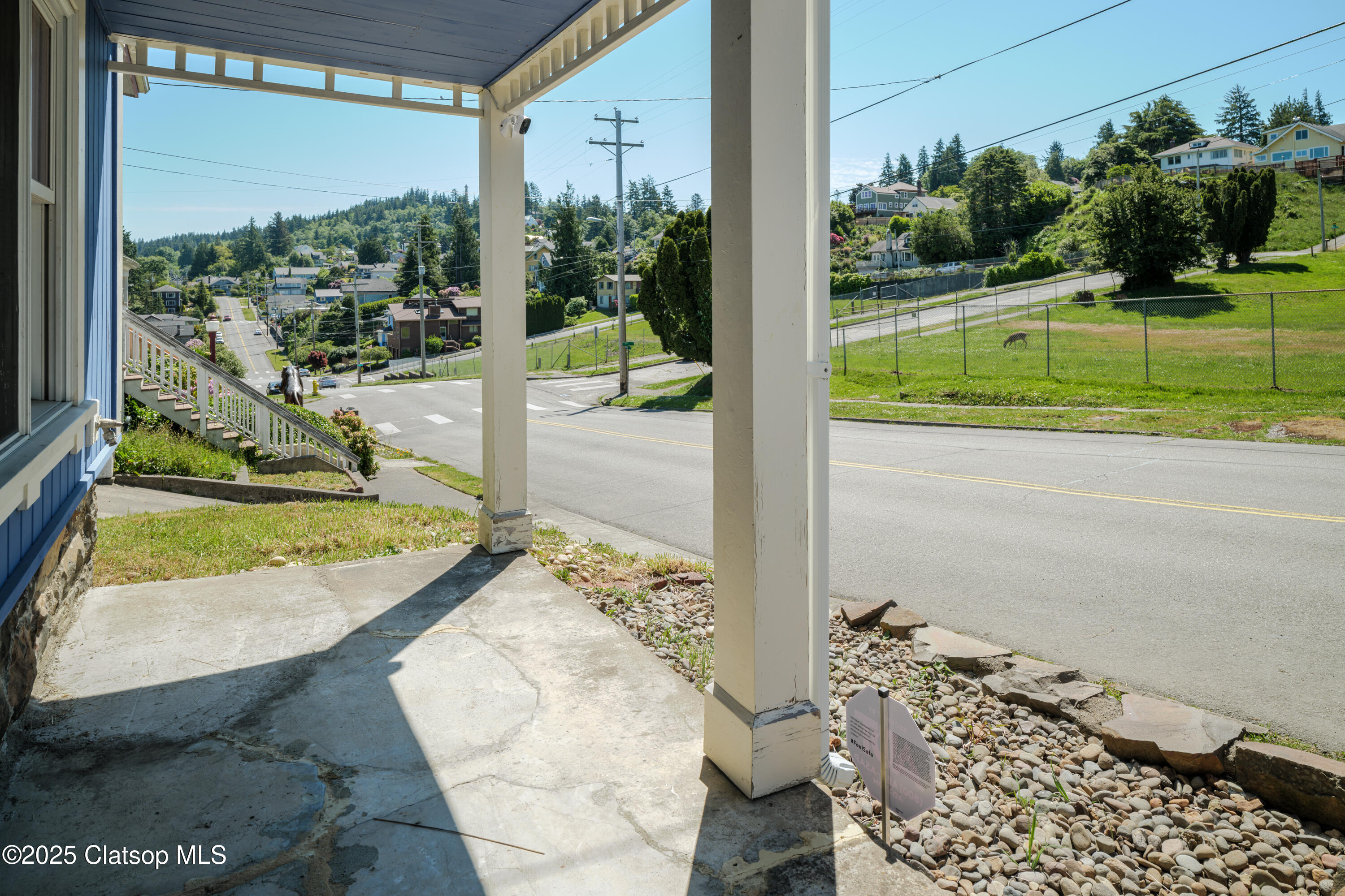 842 Irving Avenue Property Photo 27