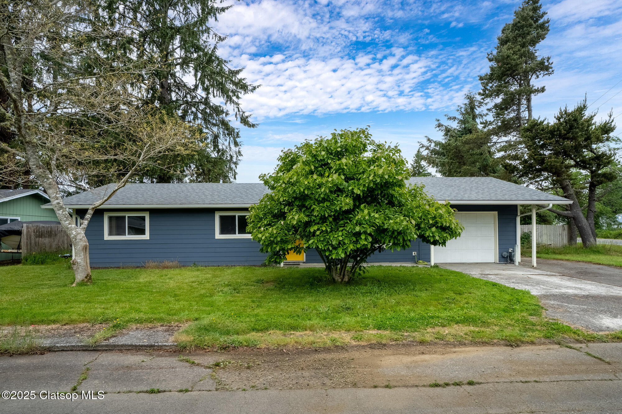 567 Nw Cedar Court Property Photo 1
