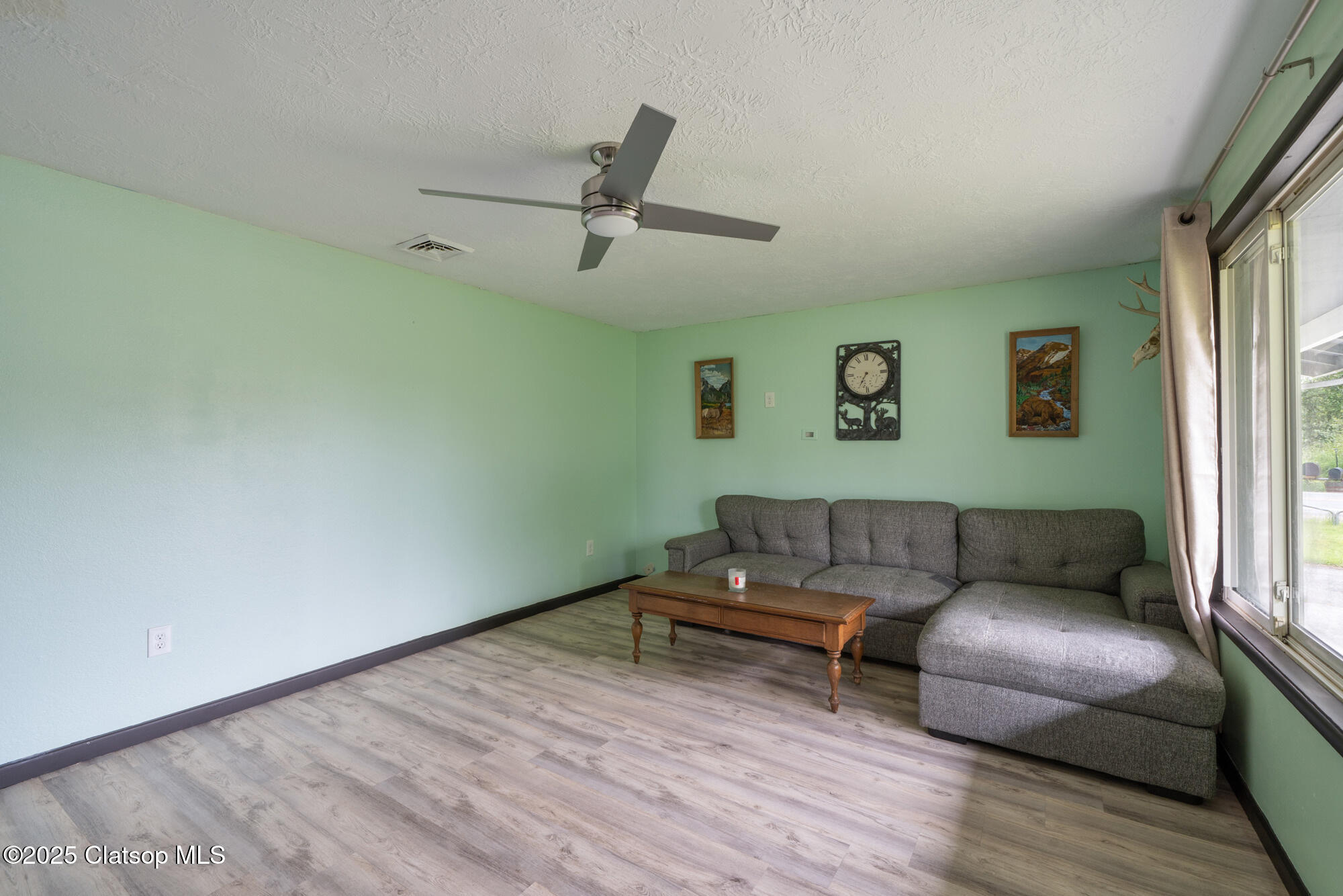 567 Nw Cedar Court Property Photo 2