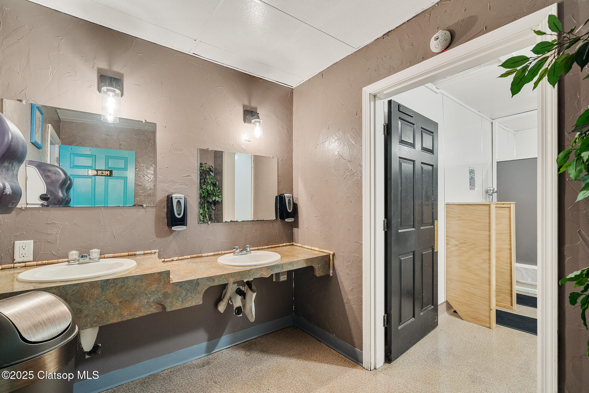 36480 Us-101 Property Photo 16