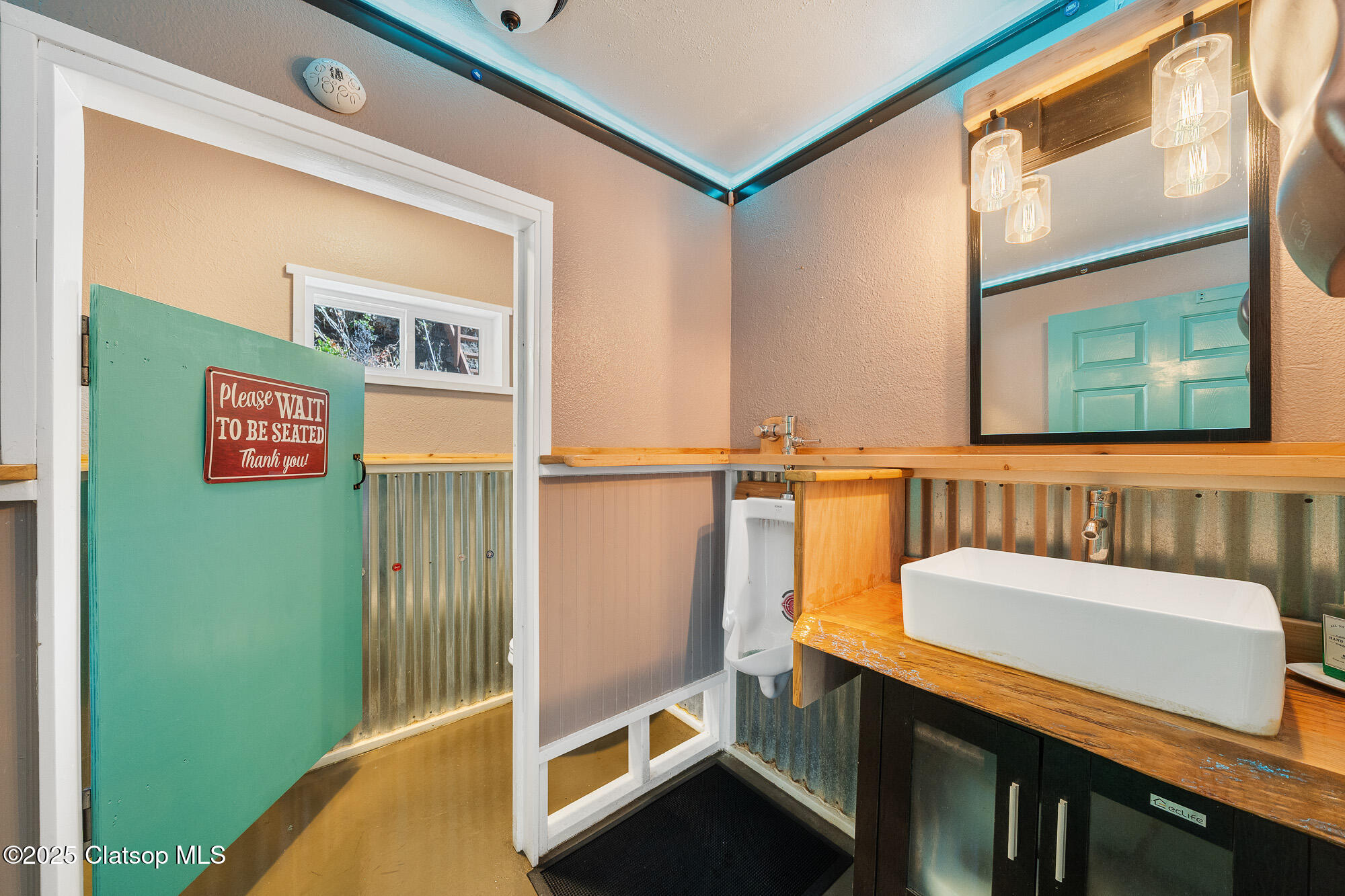36480 Us-101 Property Photo 21