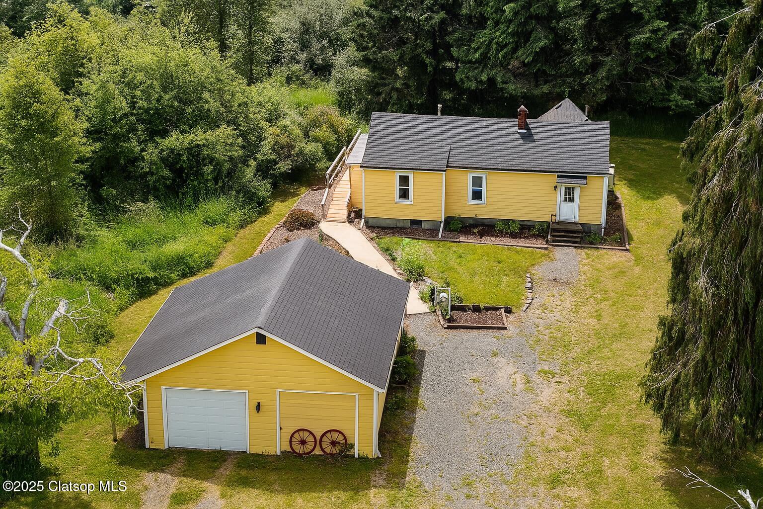 261 Railroad Avenue Property Photo 2