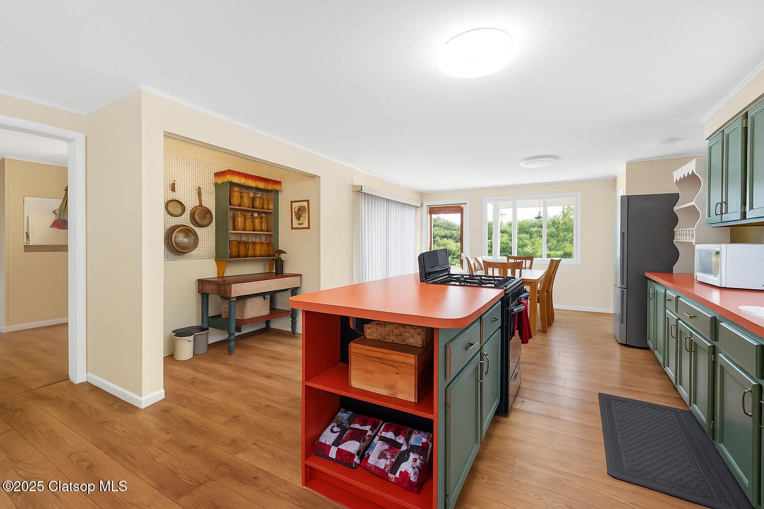 261 Railroad Avenue Property Photo 11