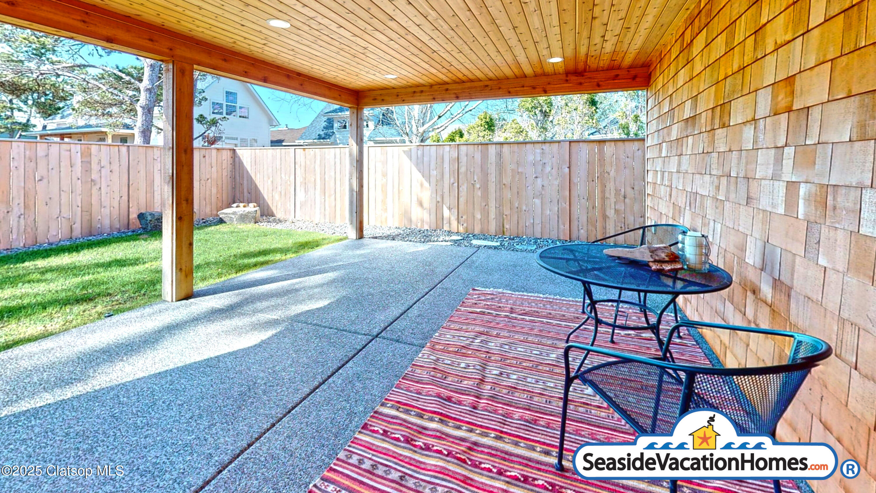1560 S Edgewood Street Property Photo 4