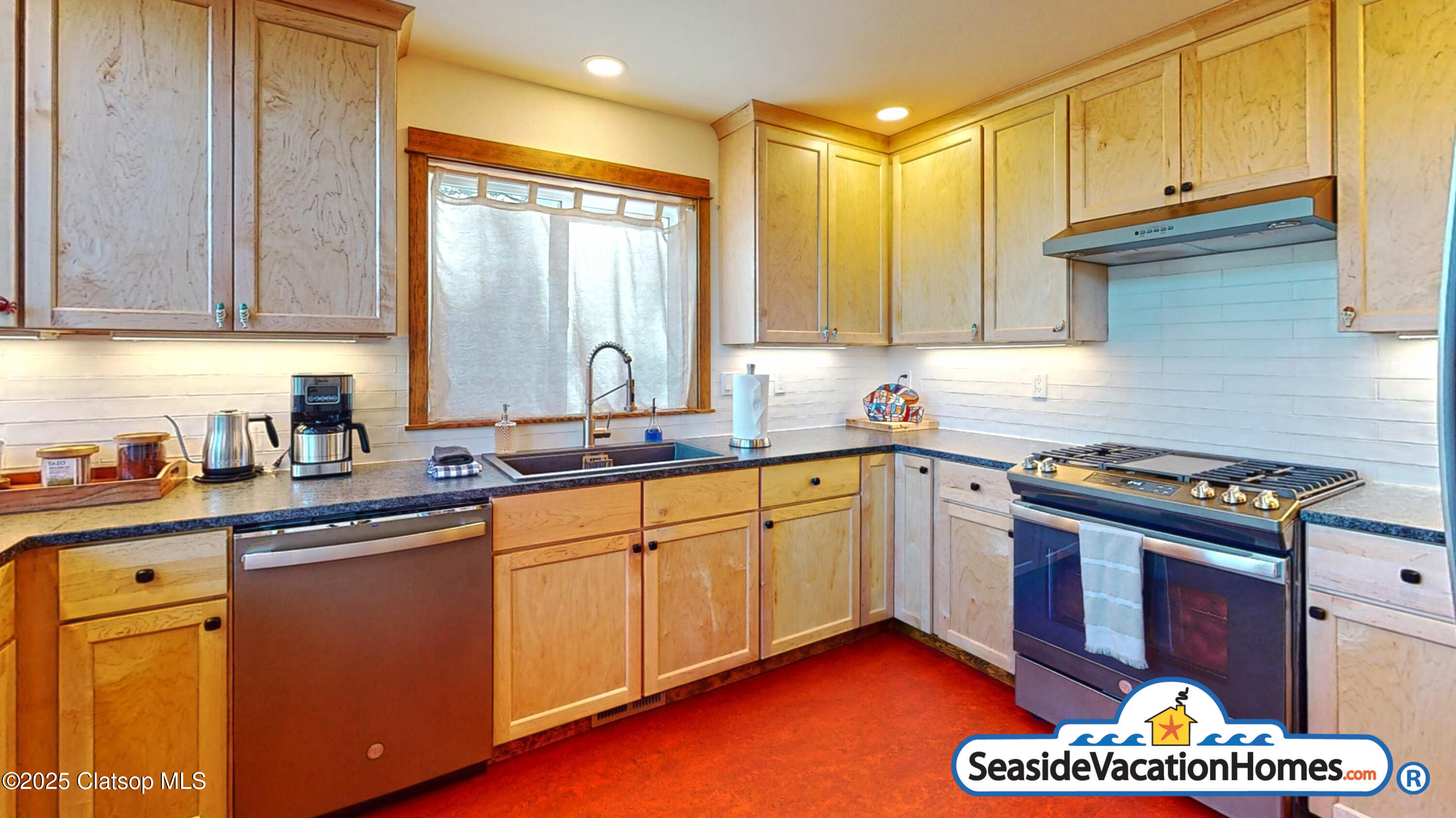 1560 S Edgewood Street Property Photo 8