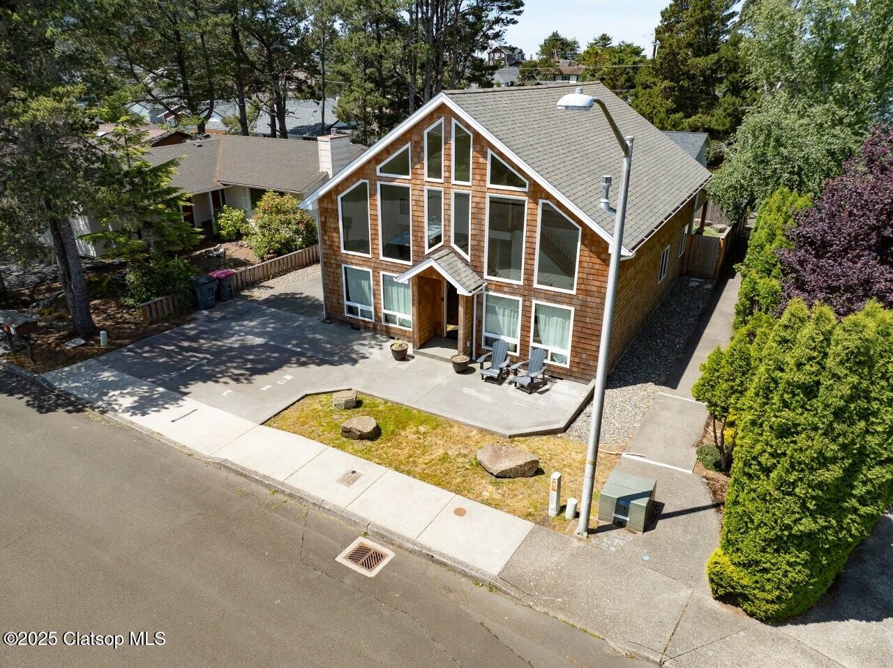1560 S Edgewood Street Property Photo 23