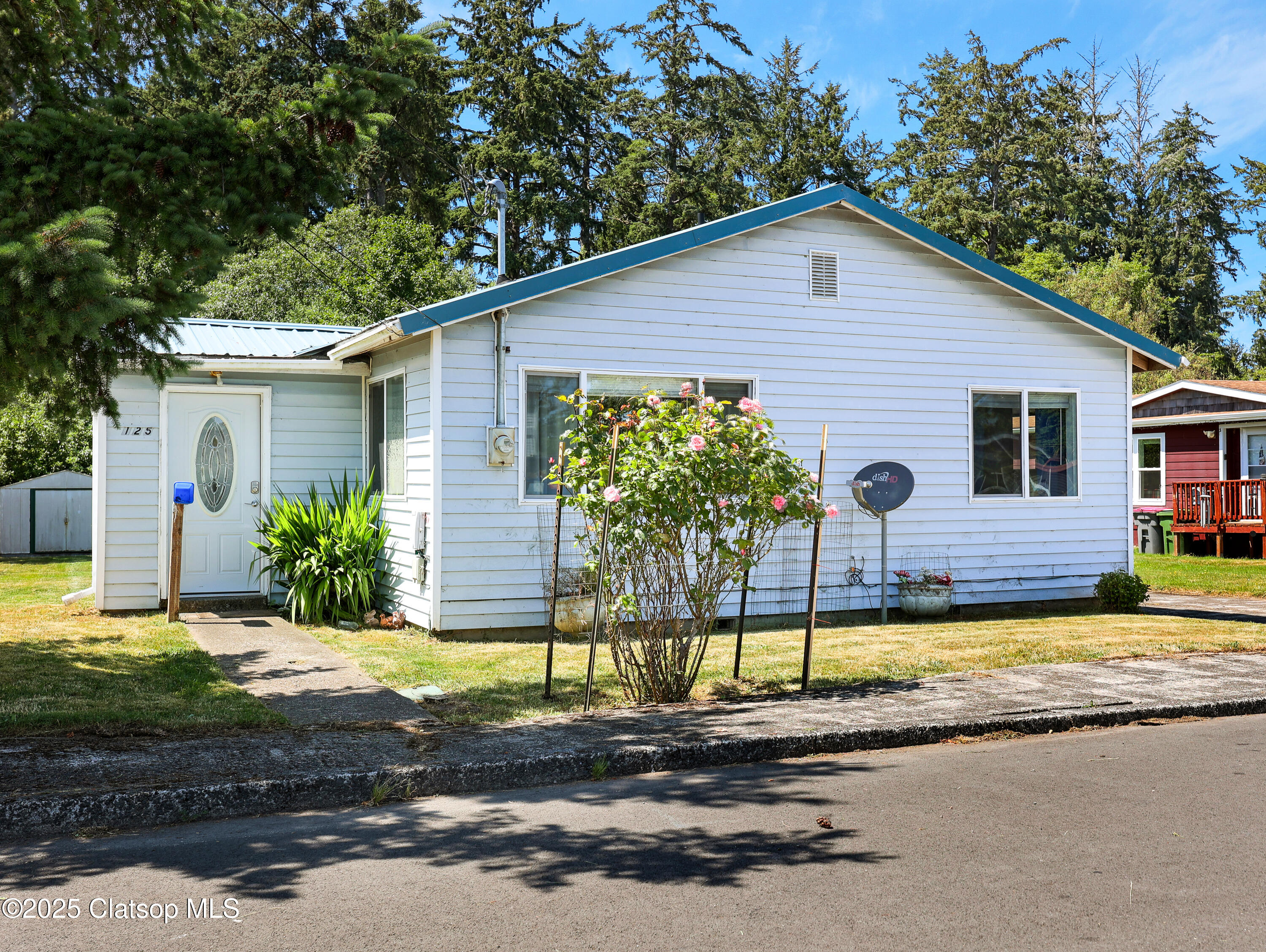 125 SW Cedar Avenue Property Photo 1