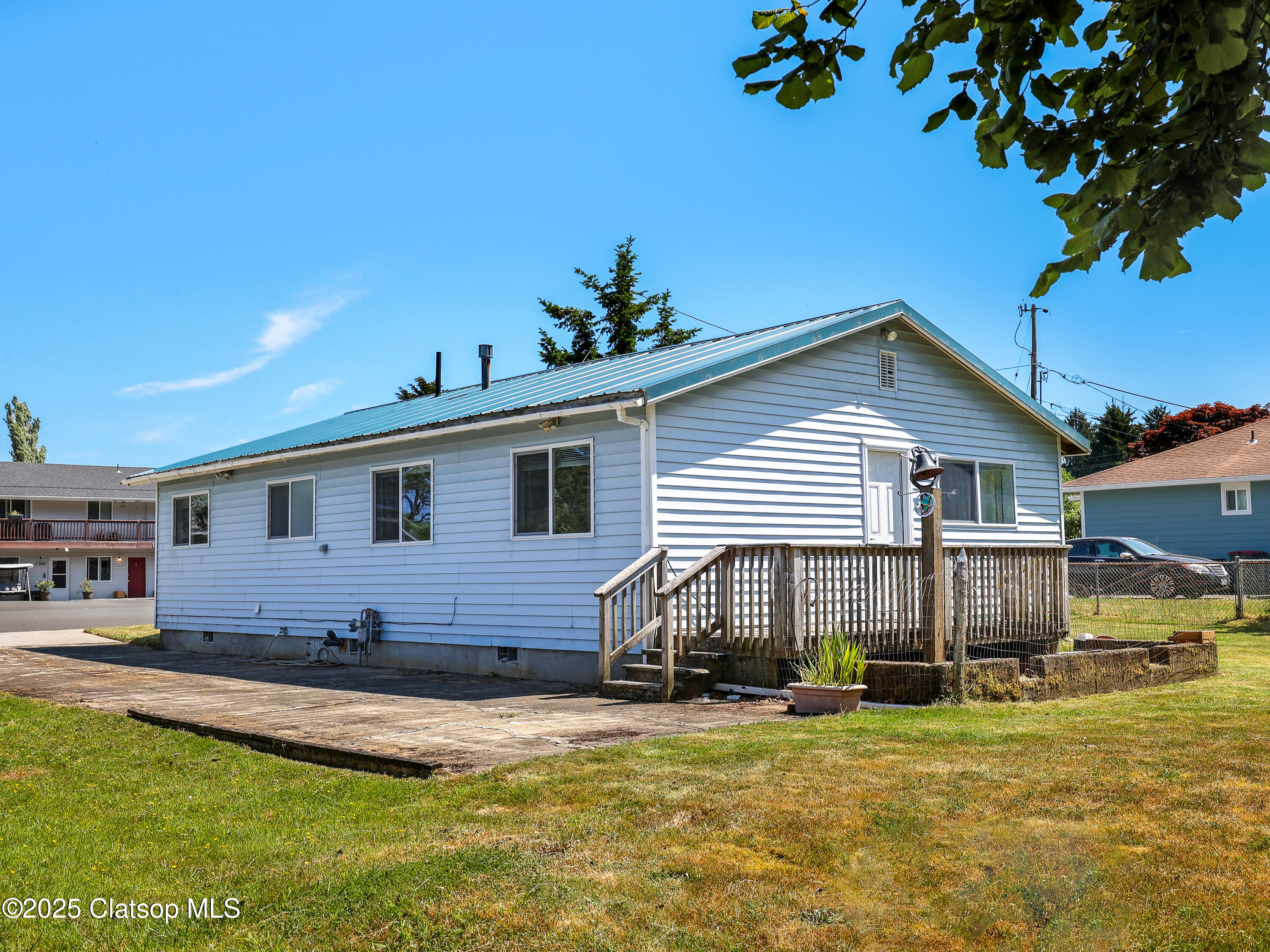 125 Sw Cedar Avenue Property Photo 3