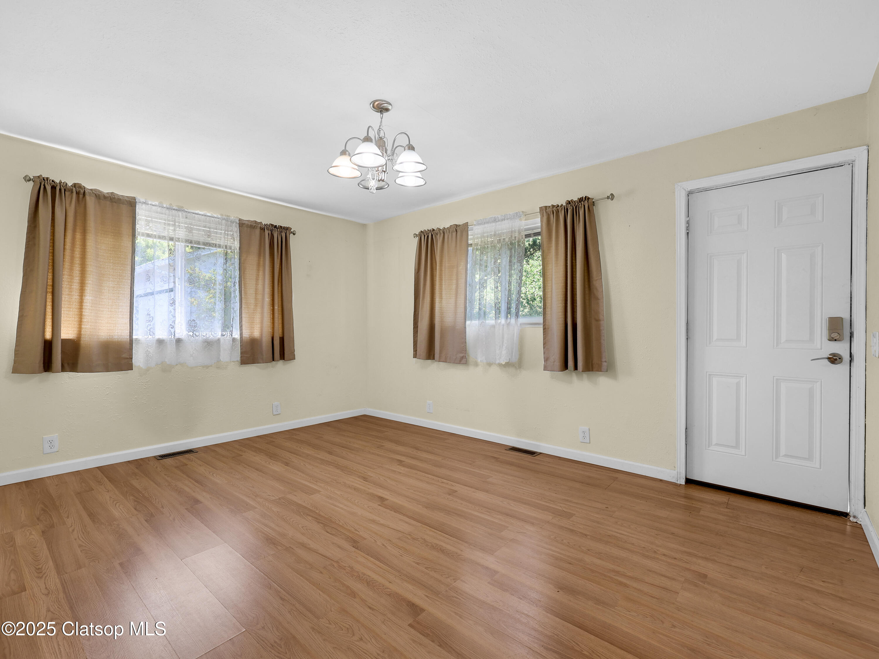 125 Sw Cedar Avenue Property Photo 4