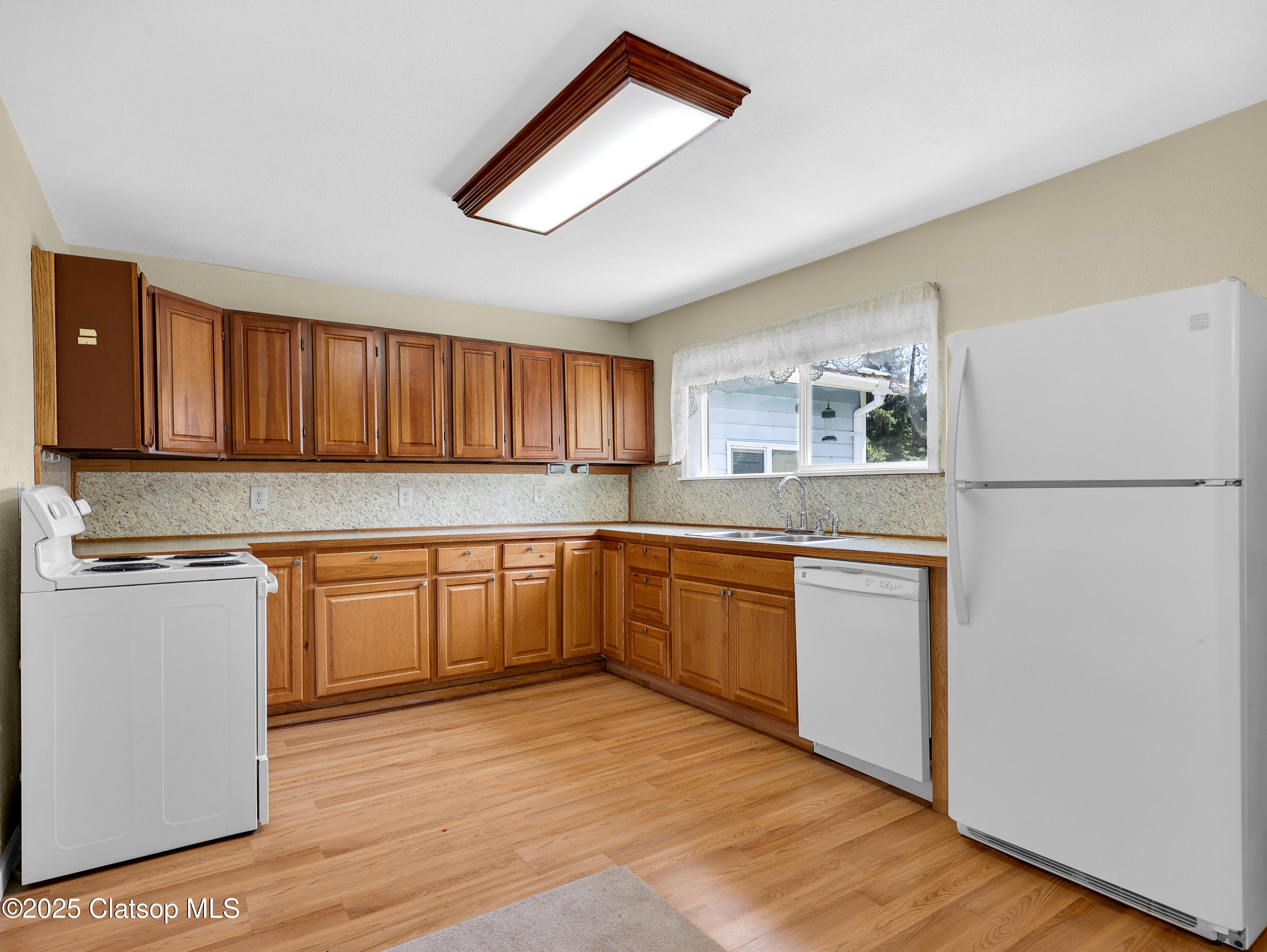 125 Sw Cedar Avenue Property Photo 8