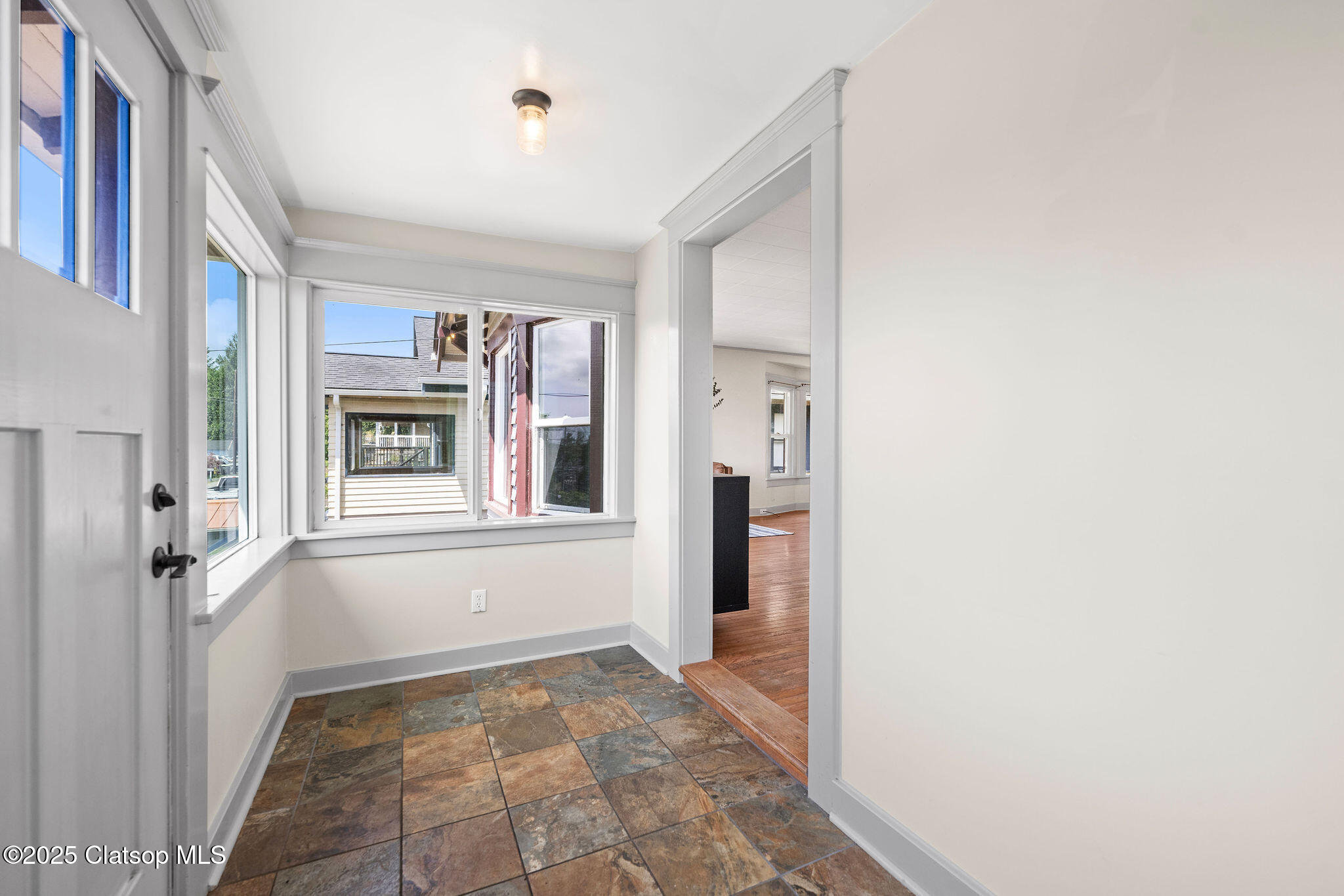 1225 Alameda Avenue Property Photo 5