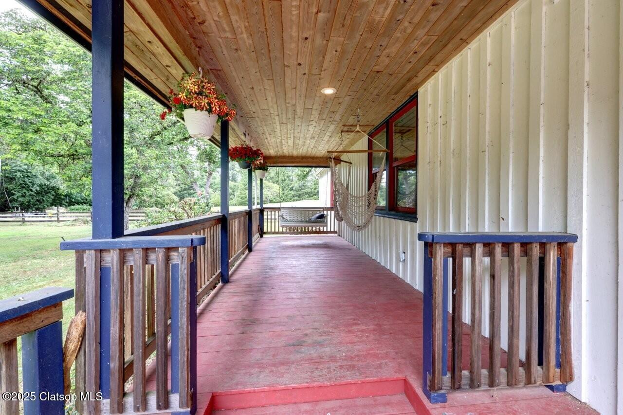 42684 Hillcrest Loop Property Photo 4