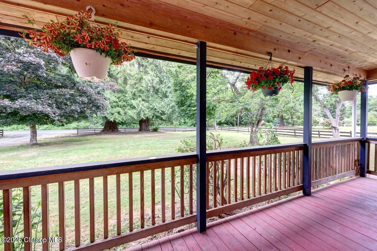 42684 Hillcrest Loop Property Photo 5
