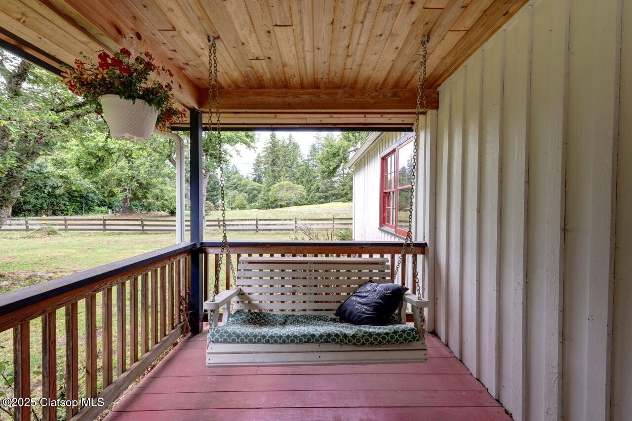 42684 Hillcrest Loop Property Photo 6