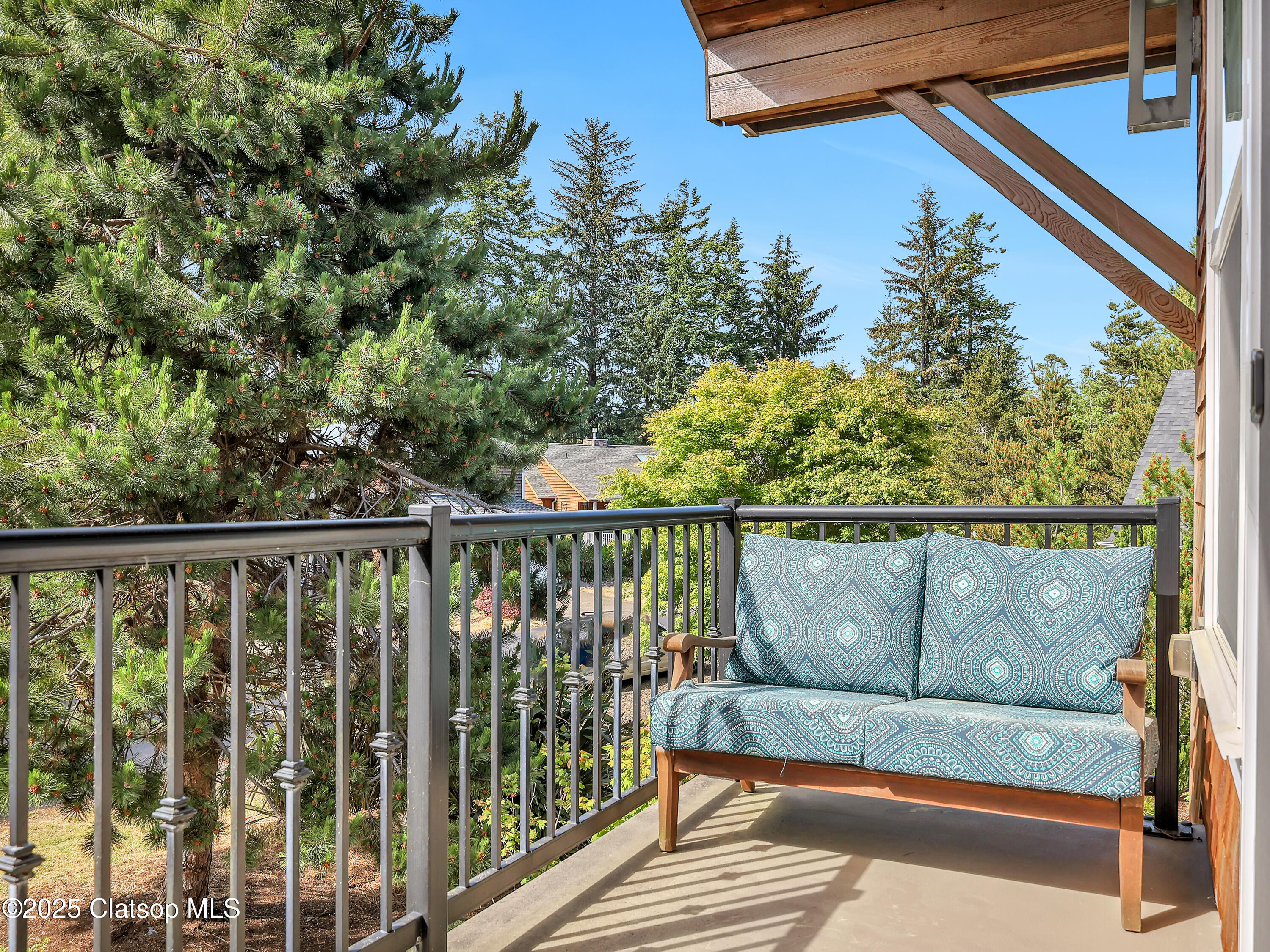 10305 Pine Ridge Drive Property Photo 11
