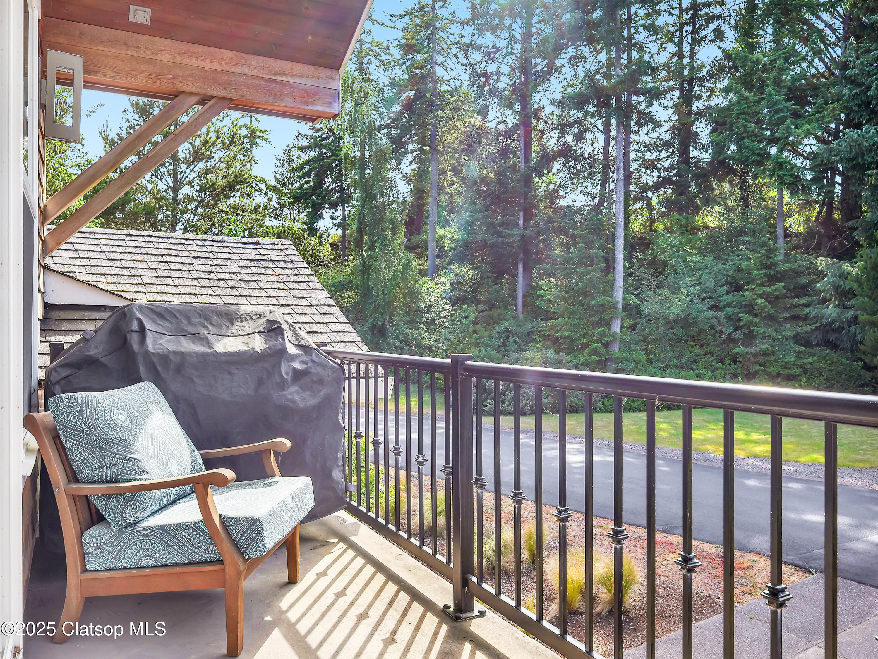 10305 Pine Ridge Drive Property Photo 12