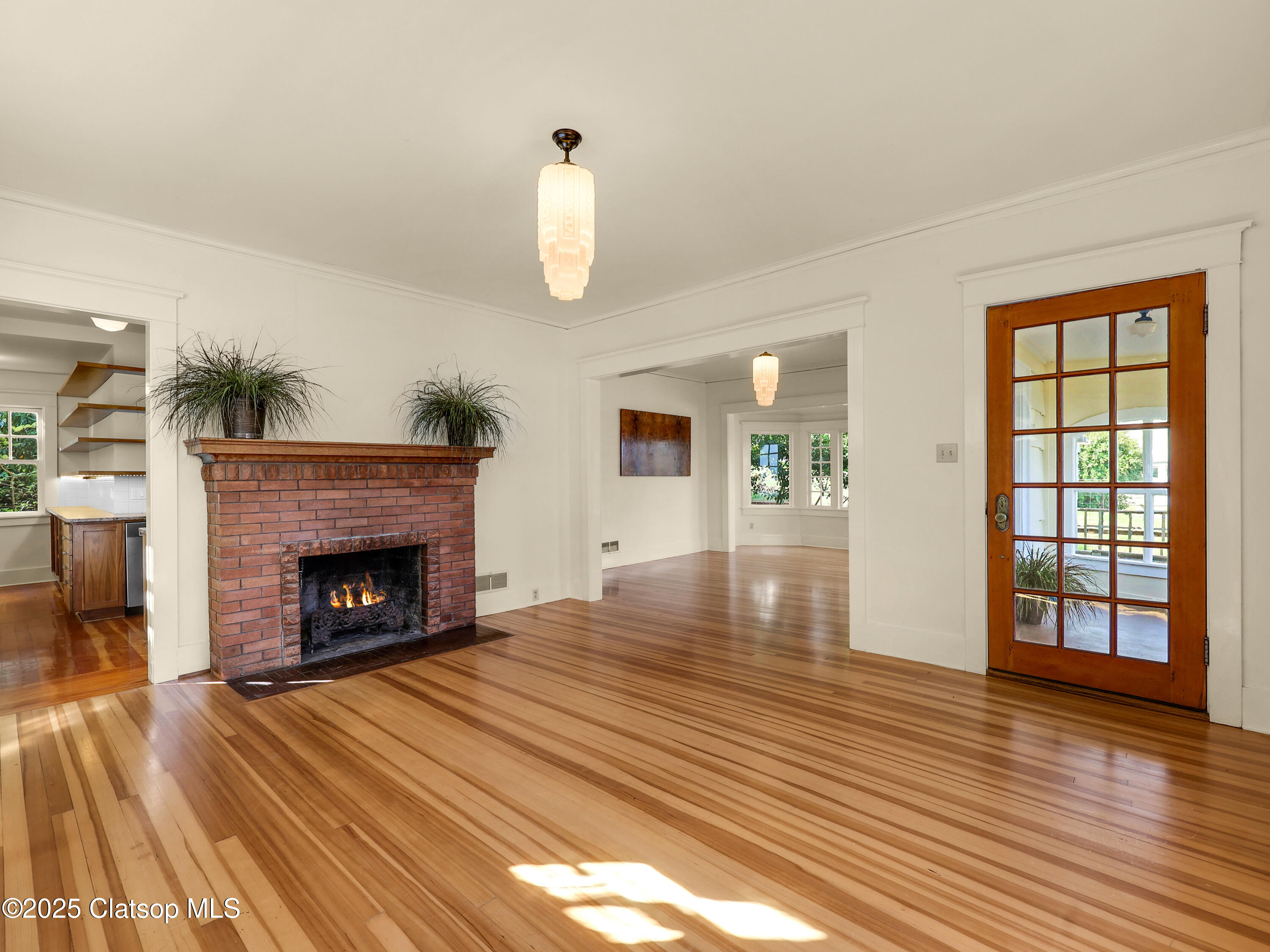 1925 Irving Avenue Property Photo 8
