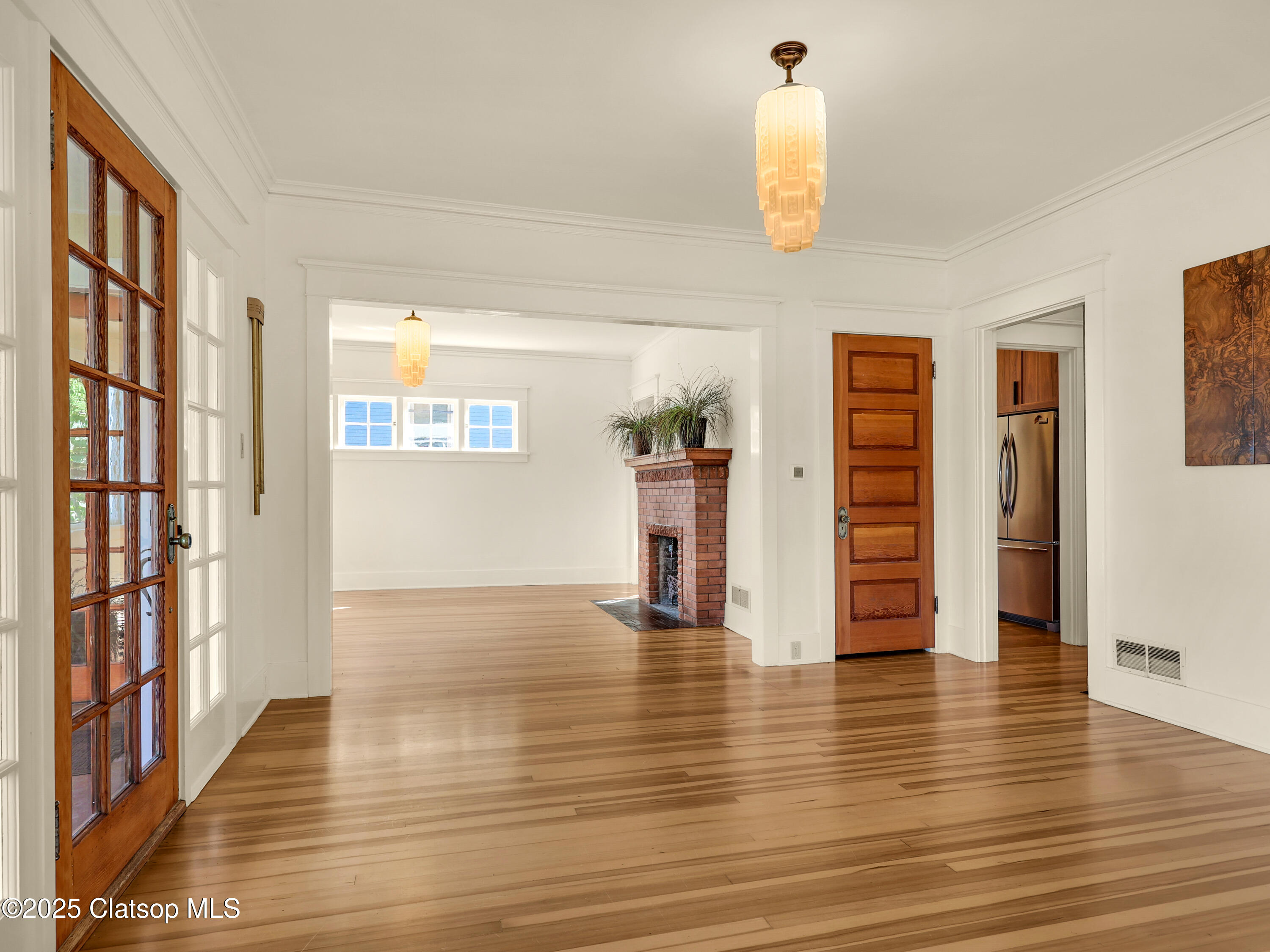 1925 Irving Avenue Property Photo 13