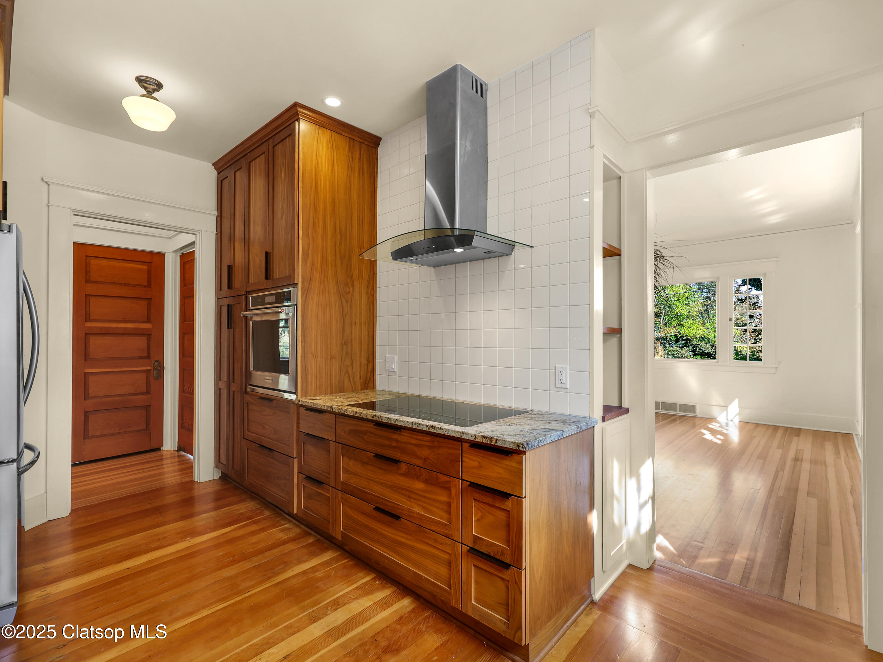 1925 Irving Avenue Property Photo 16