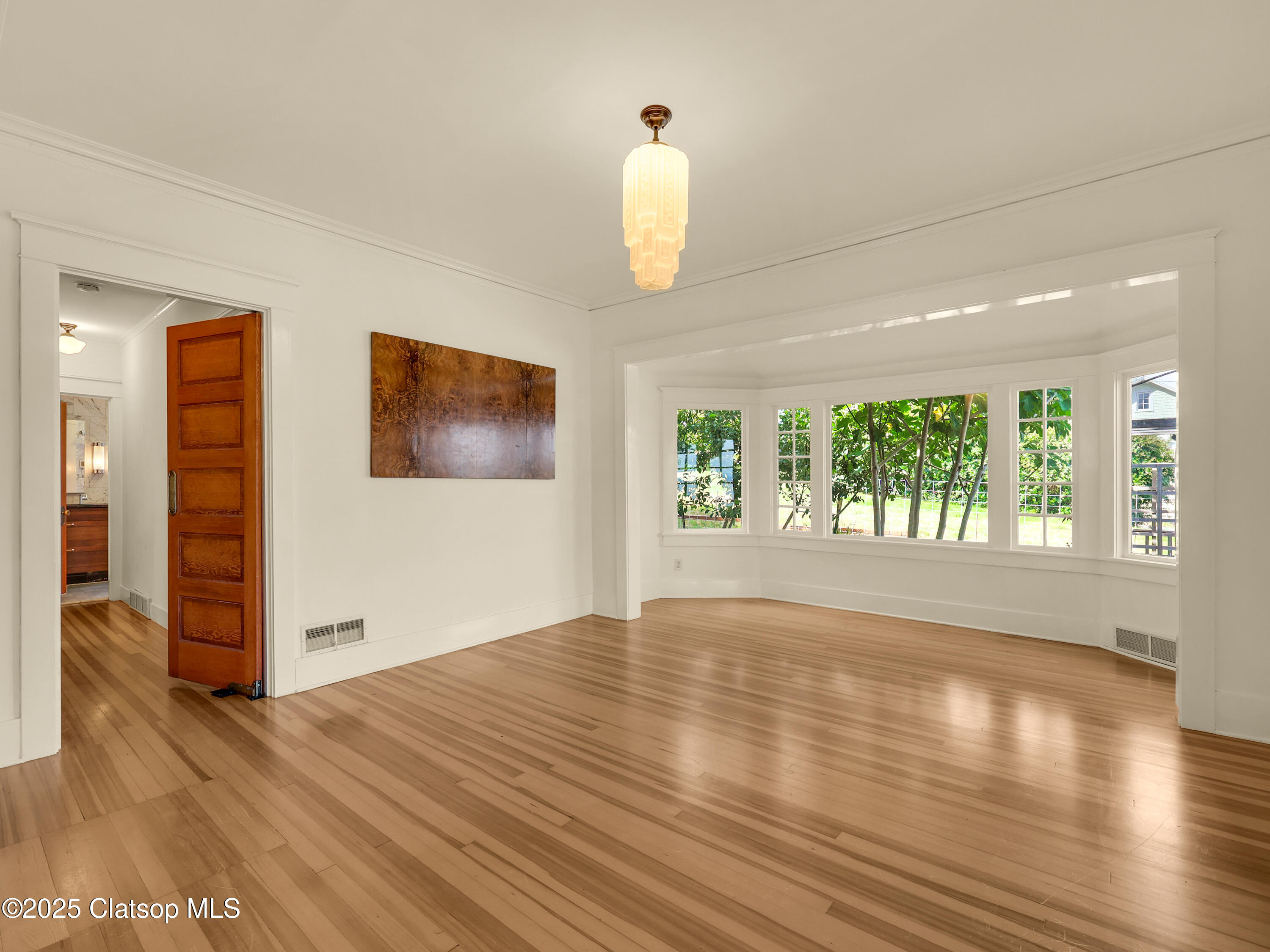 1925 Irving Avenue Property Photo 21