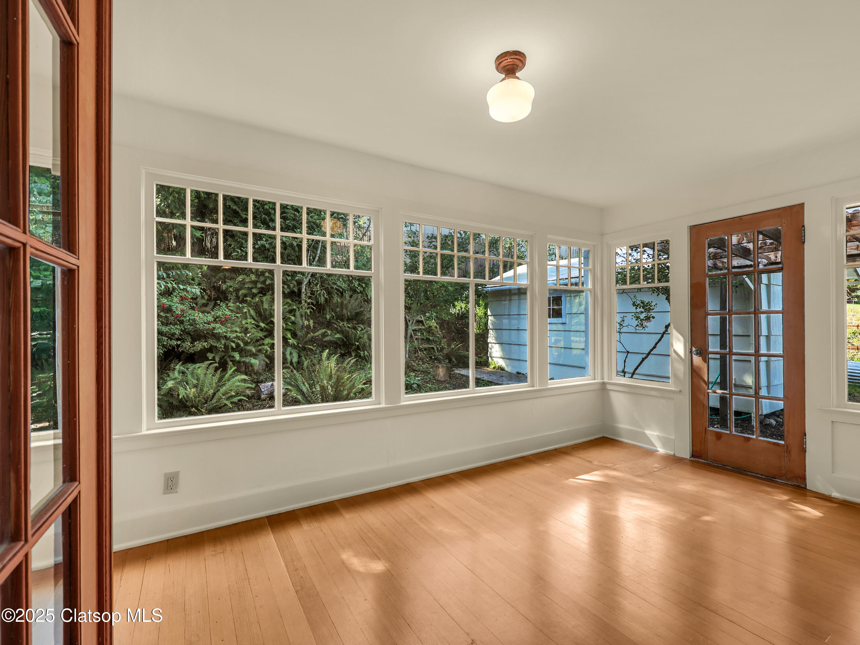 1925 Irving Avenue Property Photo 27