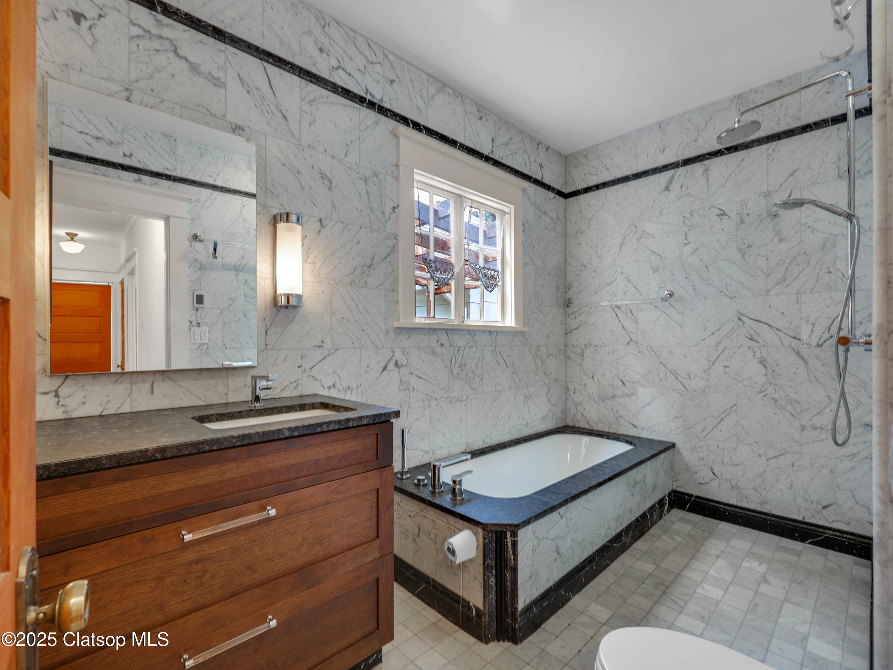 1925 Irving Avenue Property Photo 29