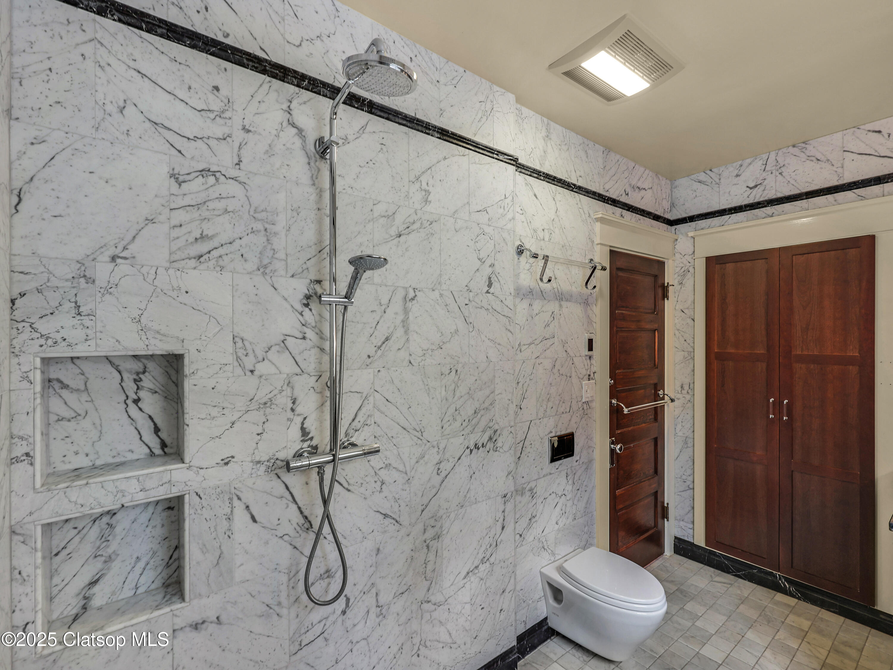 1925 Irving Avenue Property Photo 31