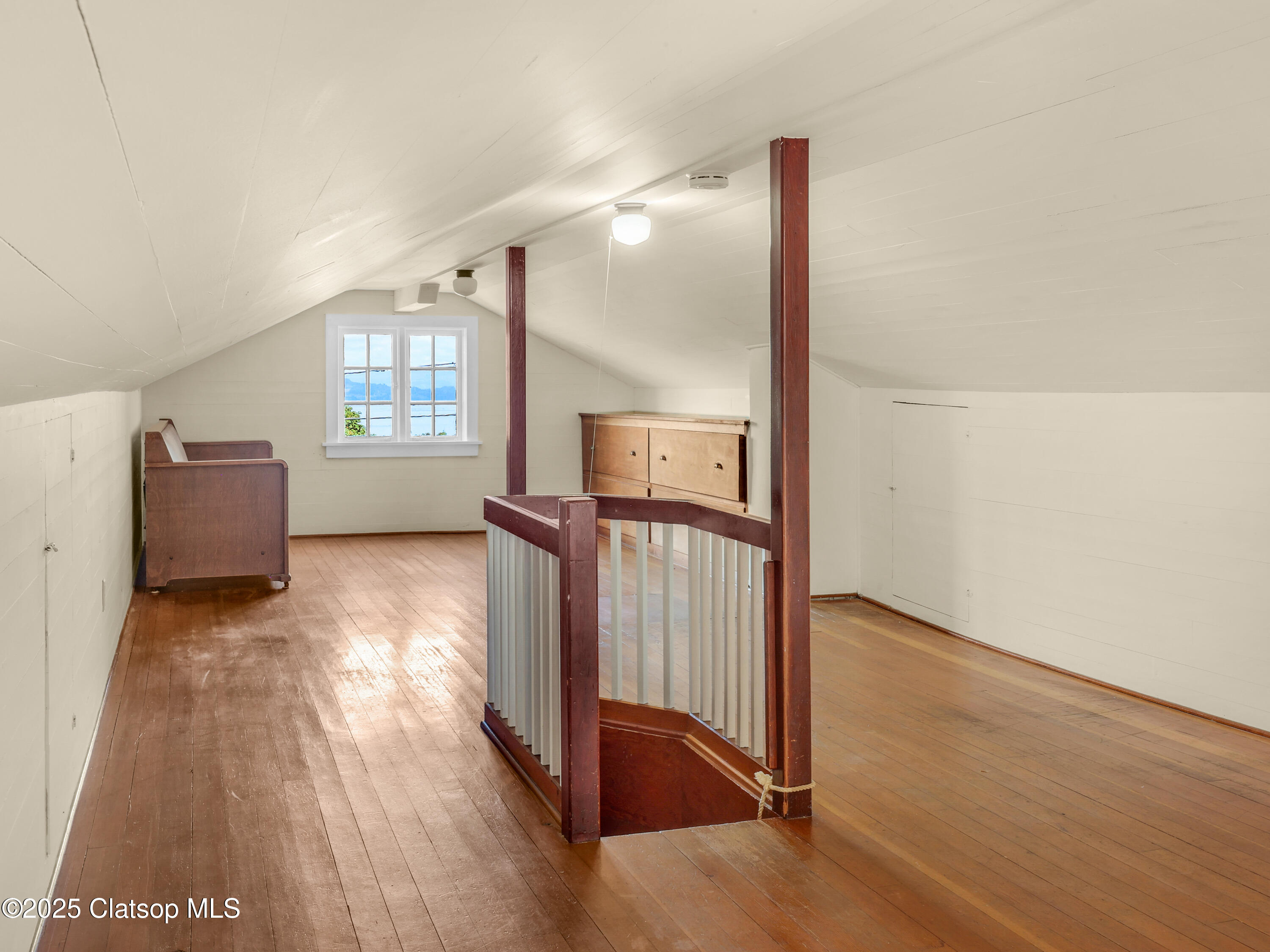 1925 Irving Avenue Property Photo 35